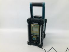 A MAKITA PORTABLE WORK RADIO WITH CHARGER - NO BATTERY