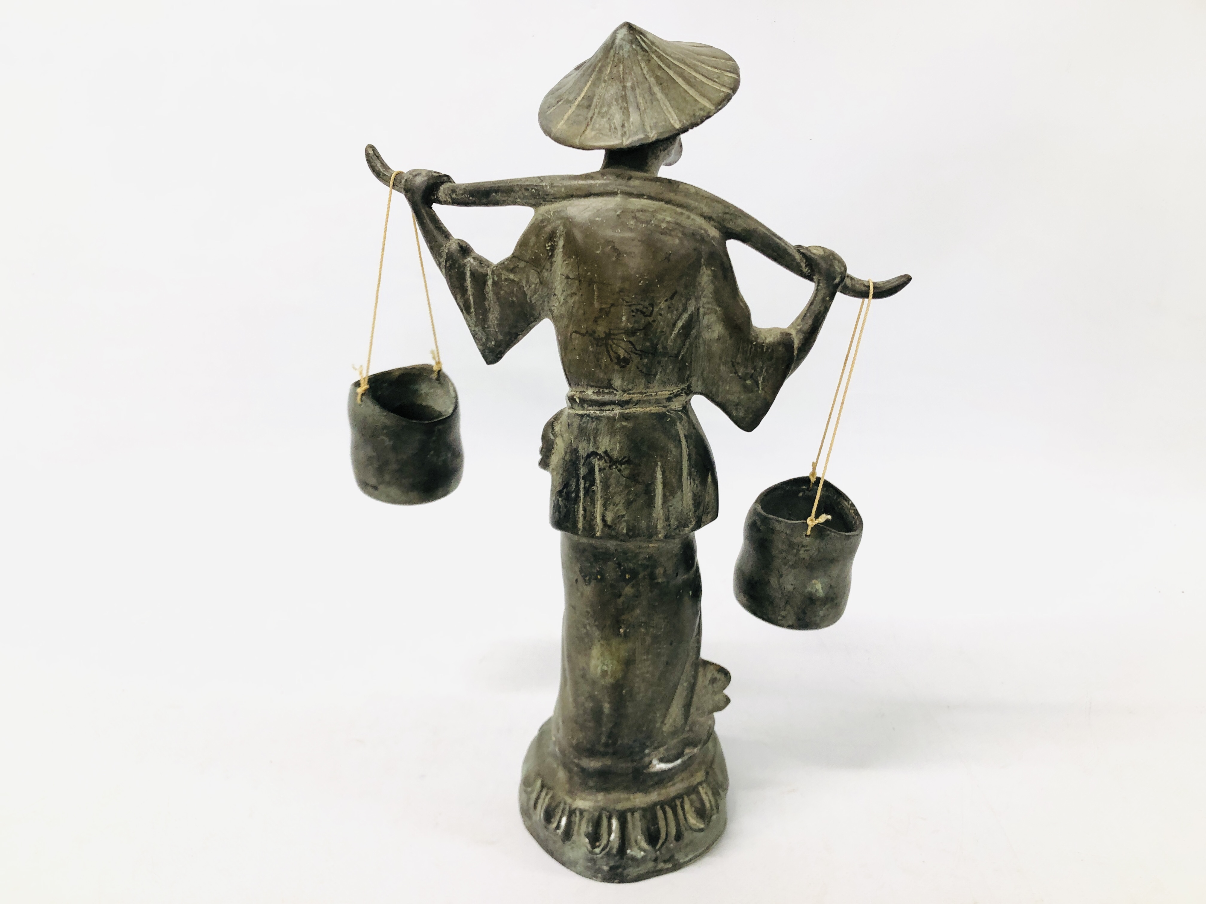 CHINESE BRONZE STATUE OF A MAN CARRYING WATER BUCKETS - H 34CM. - Image 6 of 7