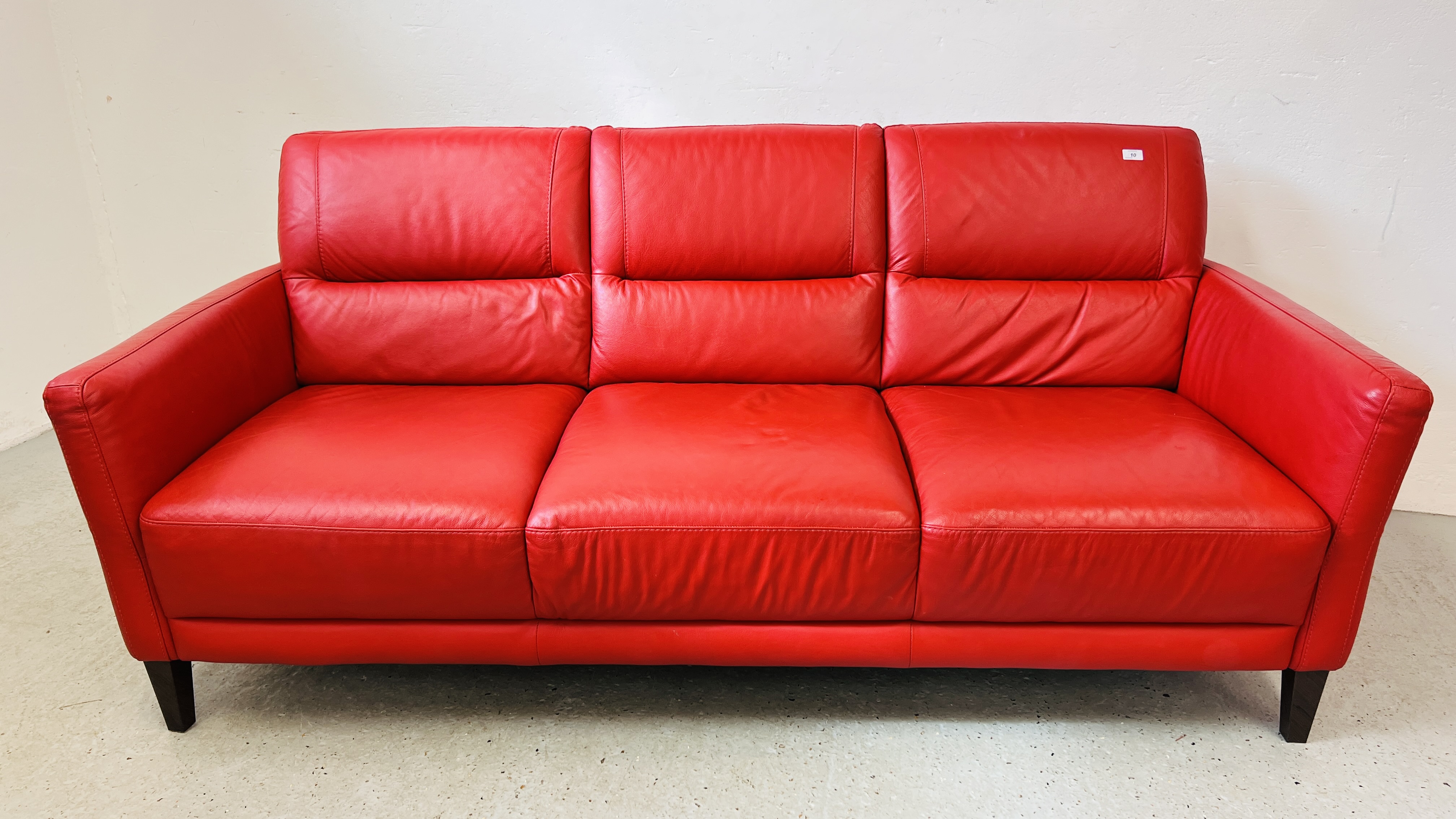 A MODERN DESIGNER RED LEATHER TWO PIECE LOUNGE SUITE COMPRISING 3 SEATER - L 200CM AND 2 SEATER - L - Image 12 of 21