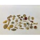 COLLECTION OF APPROXIMATELY 36 GOLD TONE VINTAGE & RETRO BROOCHES