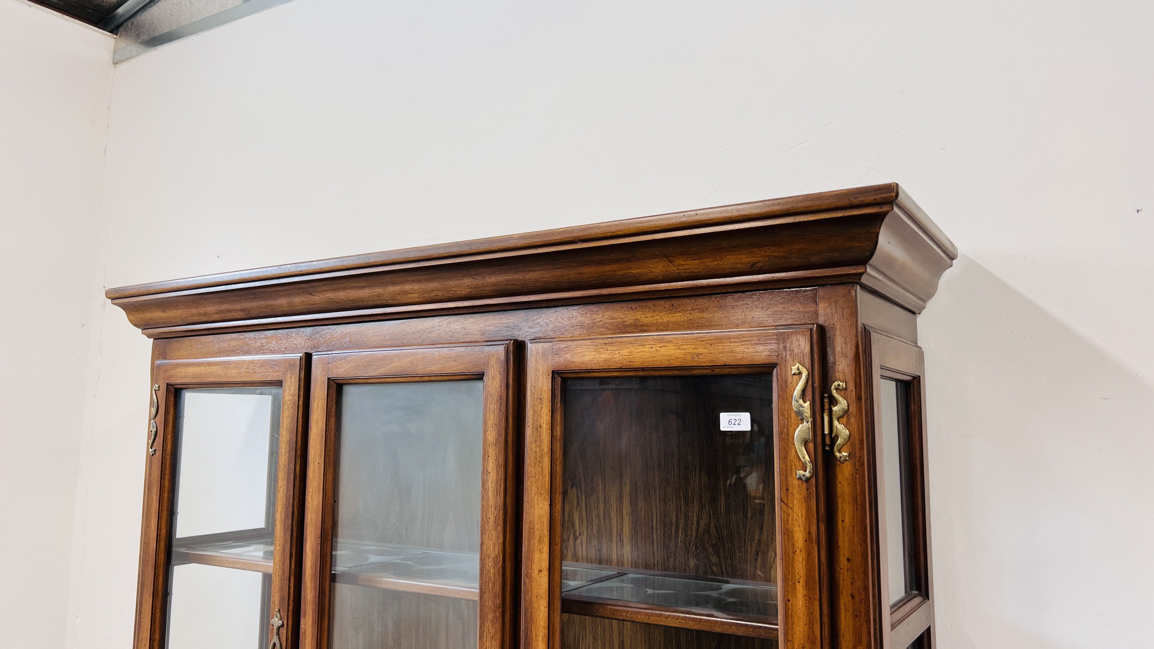 A REPRODUCTION ANTIQUE FINISH DISPLAY CABINET WITH THREE DOOR CABINET BASE W 149CM, D 43CM, H 202CM. - Image 5 of 9