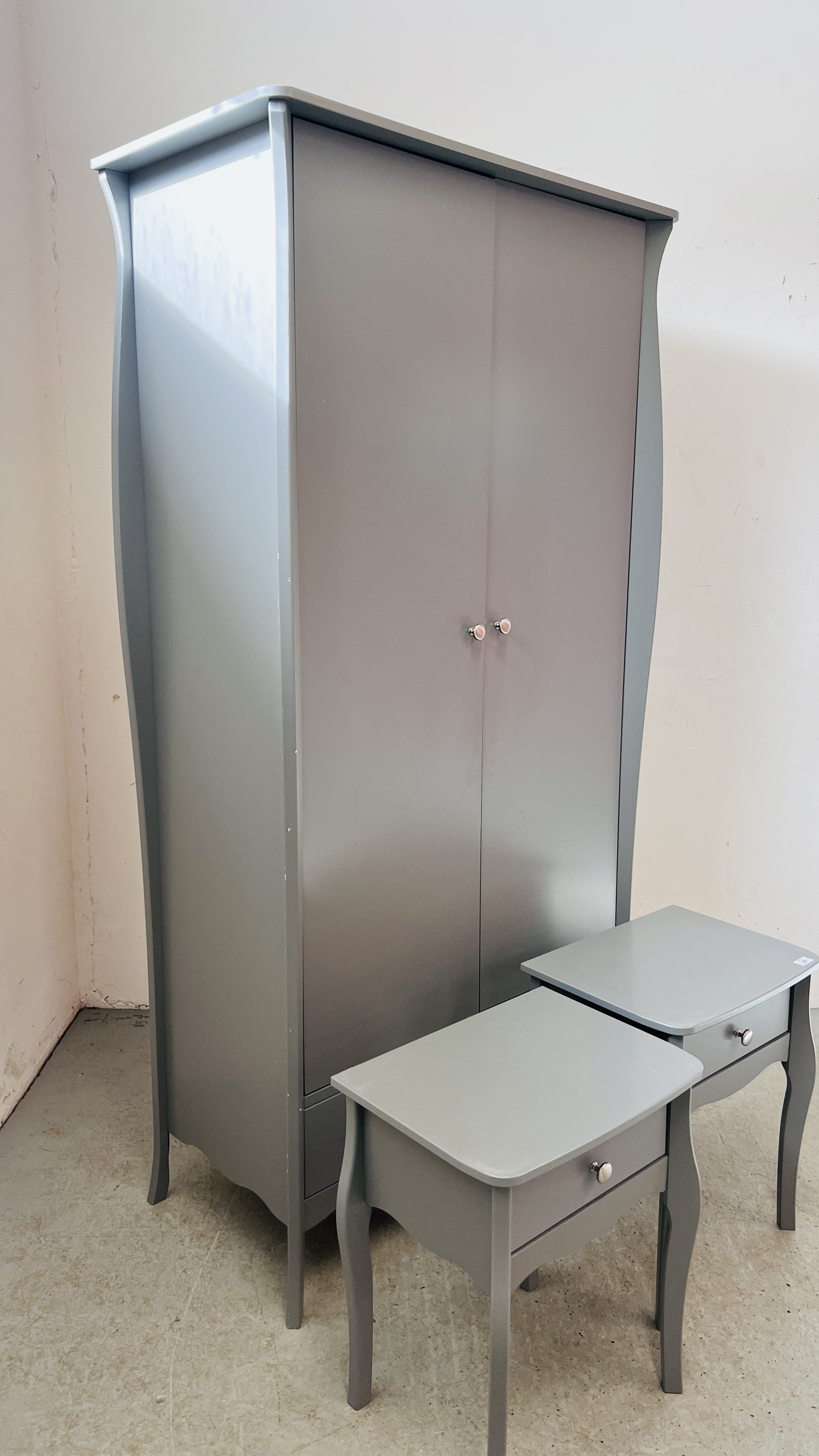 A MODERN GREY FINISH DOUBLE WARDROBE WITH DRAWER TO BASE WIDTH 100CM. DEPTH 50CM. HEIGHT 192CM. - Image 6 of 12