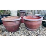 A PAIR OF LARGE TERRACOTTA GARDEN PLANTERS DIAMETER 53CM, HEIGHT 39CM.