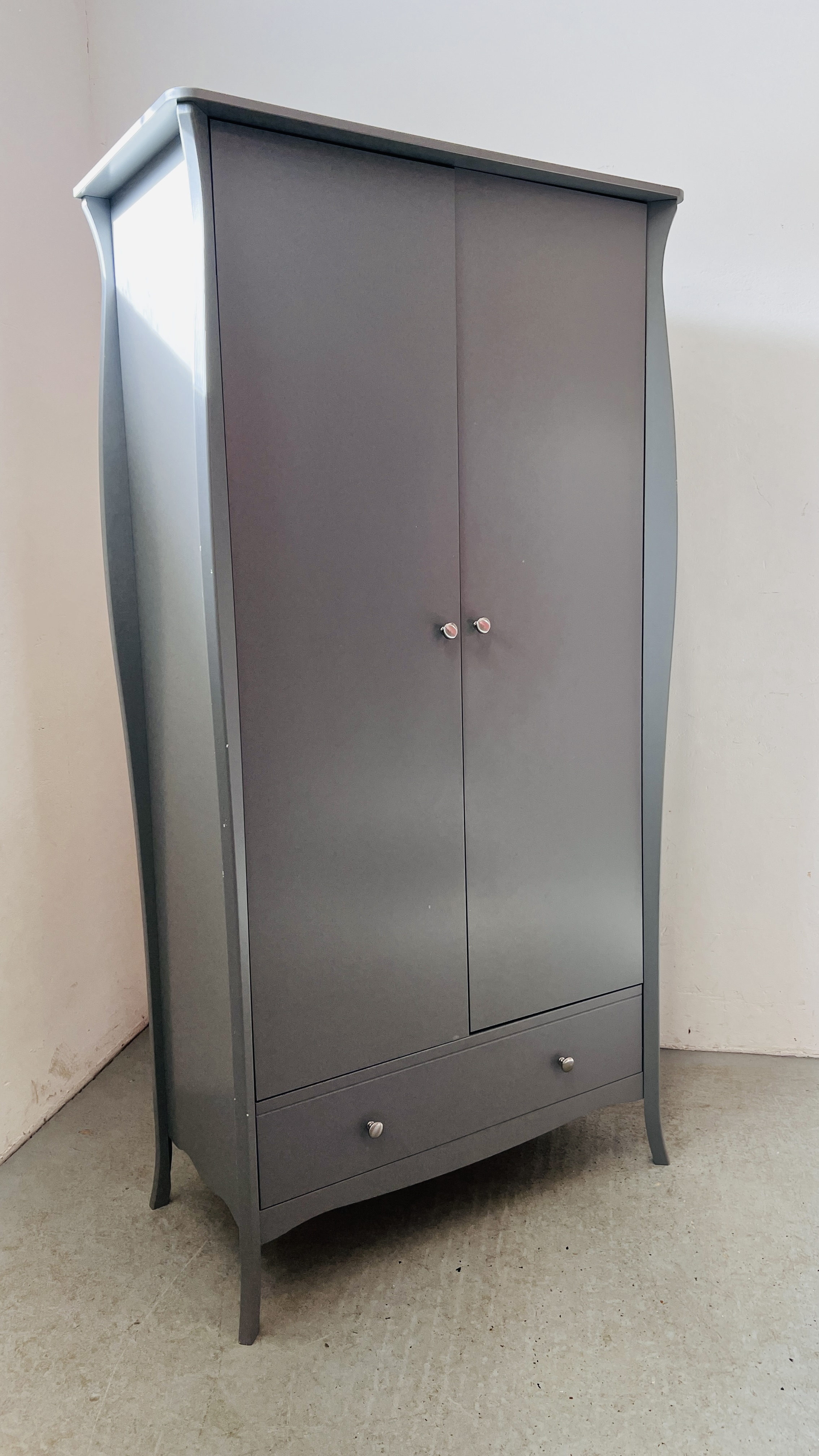A MODERN GREY FINISH DOUBLE WARDROBE WITH DRAWER TO BASE WIDTH 100CM. DEPTH 50CM. HEIGHT 192CM. - Image 11 of 12