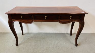 A REPRODUCTION HARDWOOD THREE DRAWER CONSOLE TABLE W 135CM, D 47CM, H 76CM.