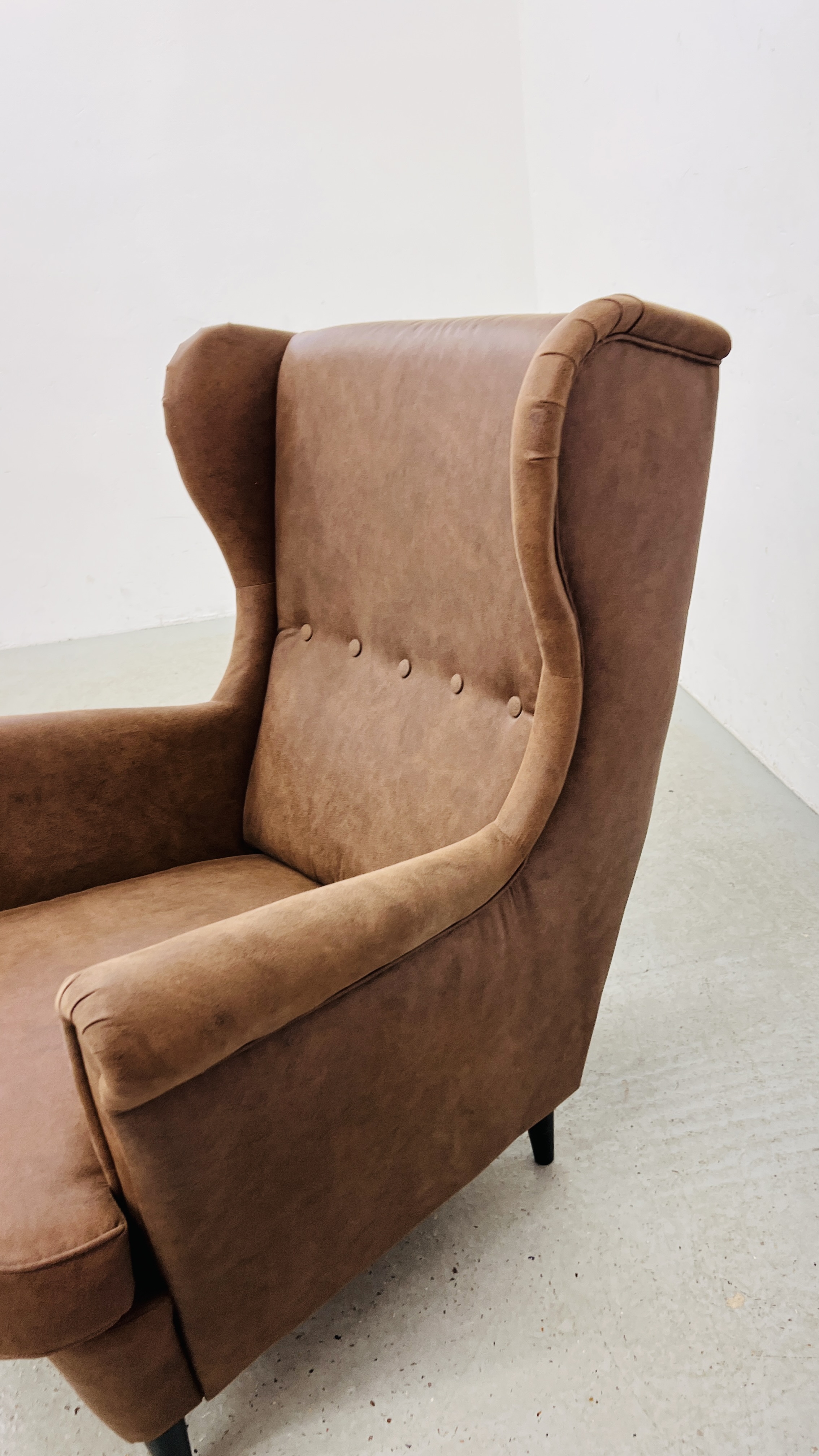 A MODEERN IKEA DESIGNER WINGED ARM CHAIR FAUX BROWN SUEDE UPHOLSTERTY - Image 5 of 7