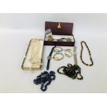 COLLECTION OF ASSORTED VINTAGE COSTUME JEWELLERY TO INCLUDE SIMULATED PEARLS,