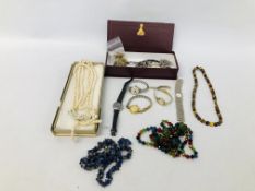COLLECTION OF ASSORTED VINTAGE COSTUME JEWELLERY TO INCLUDE SIMULATED PEARLS,