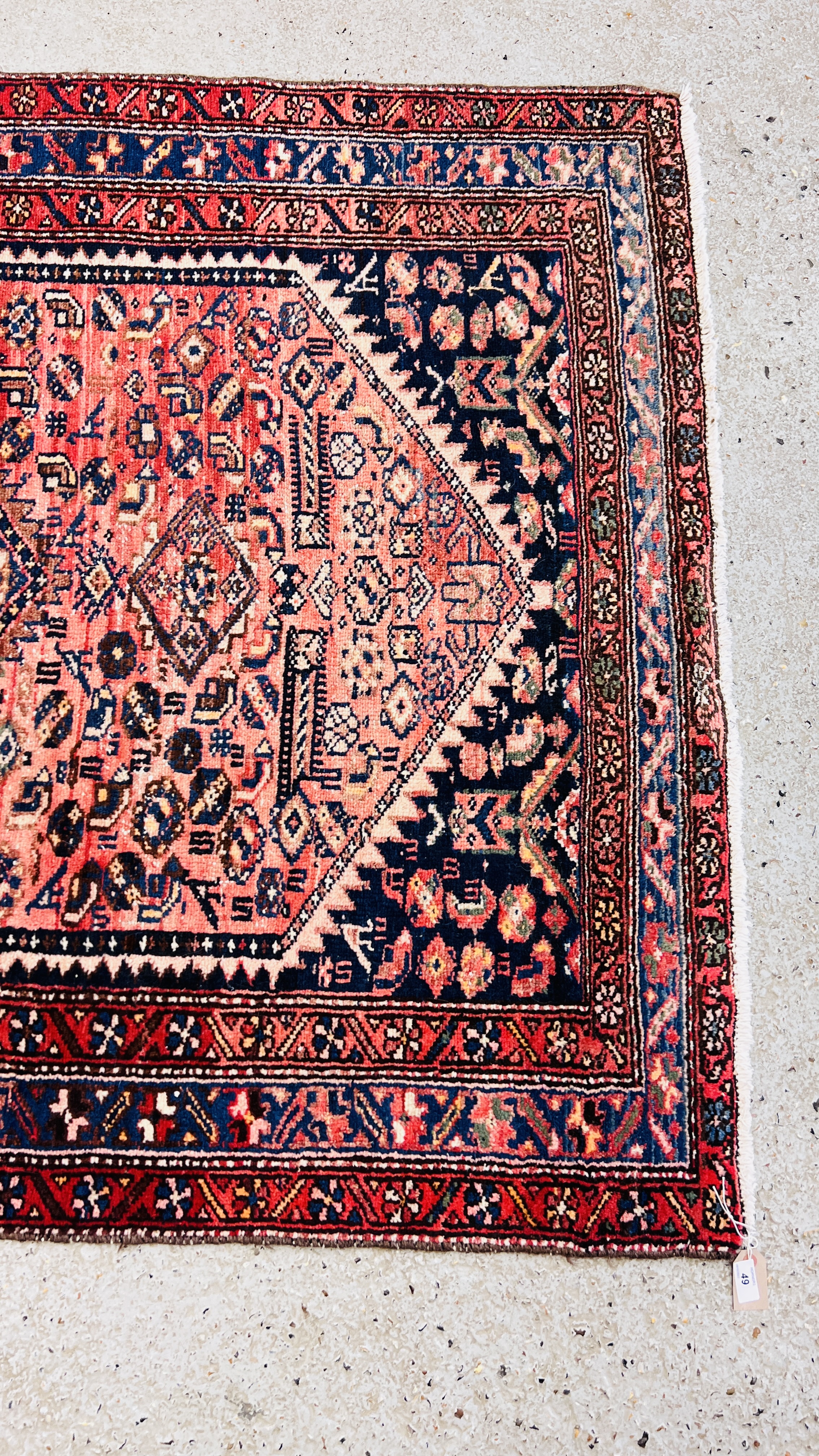PERSIAN RUG, THE CENTRAL HEXAGON ON A RED FIELD WITH STYLIZED BIRDS L 195CM X W 128CM. - Image 2 of 5