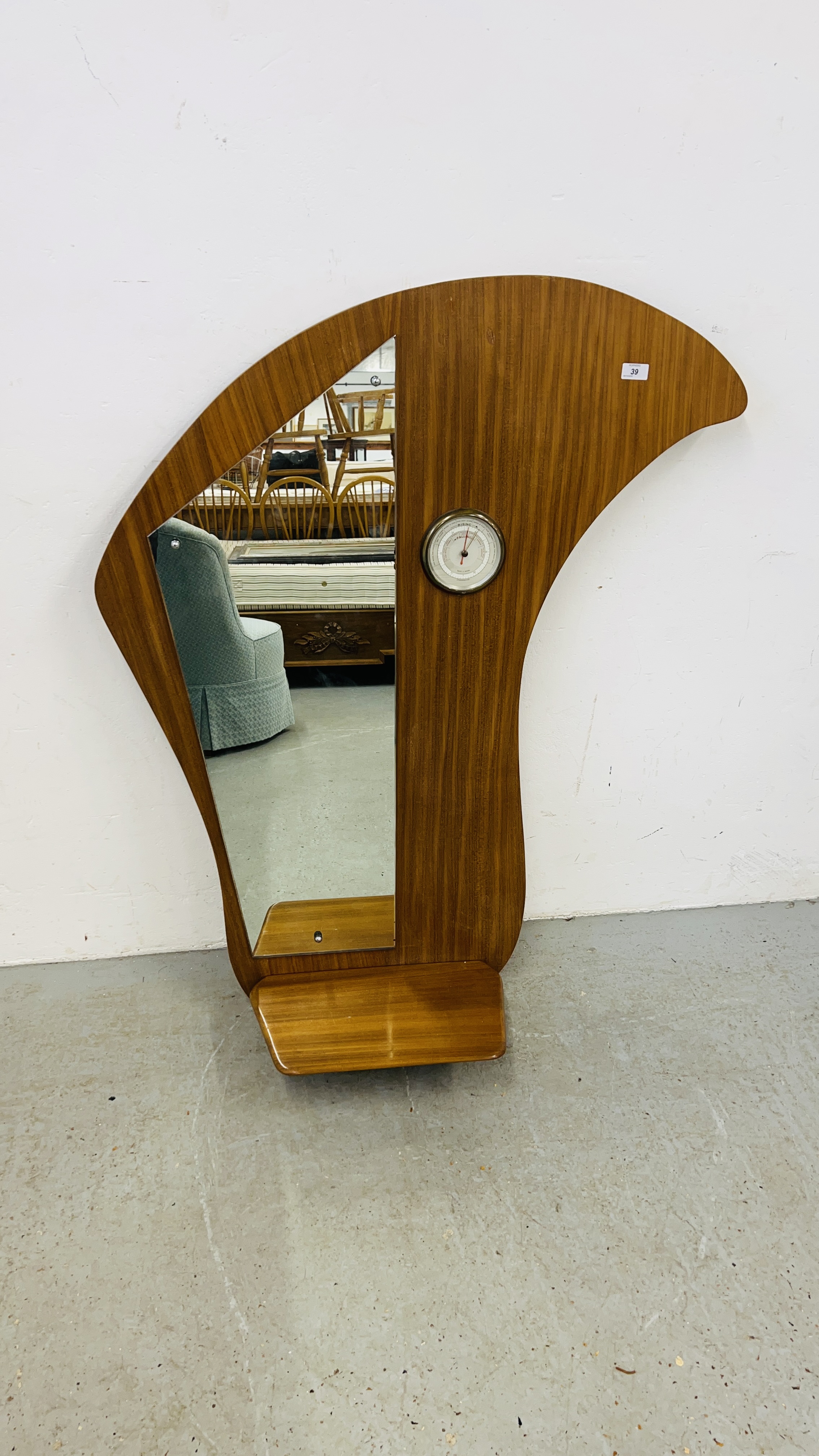 A RETRO MID CENTURY HALL MIRROR / SHELF WITH INSET BAROMETER. - Image 6 of 6