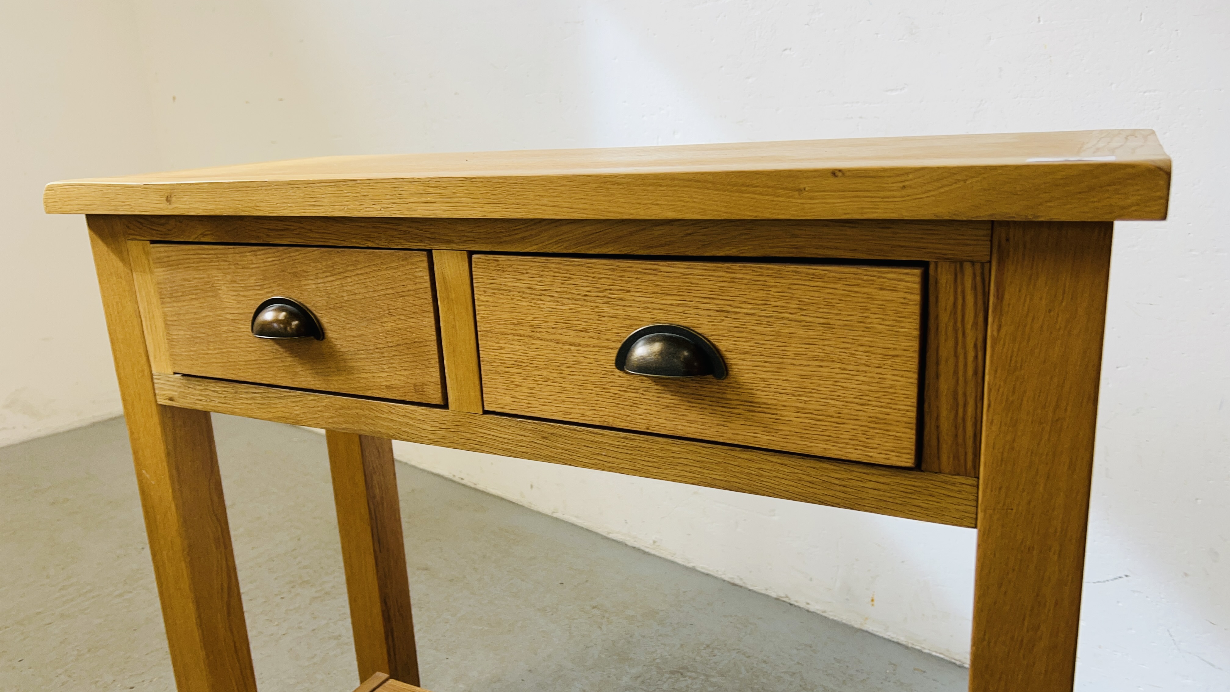 MODERN OAK FINISH WILTSHIRE COMPANY 2 DRAWER SIDE TABLE WITH SHELF BELOW - W 85CM. D 32CM. H 75CM. - Image 2 of 7