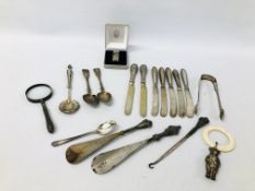 COLLECTION OF SILVER HANDLED CUTLERY TO INCLUDE SHOE HORNS,