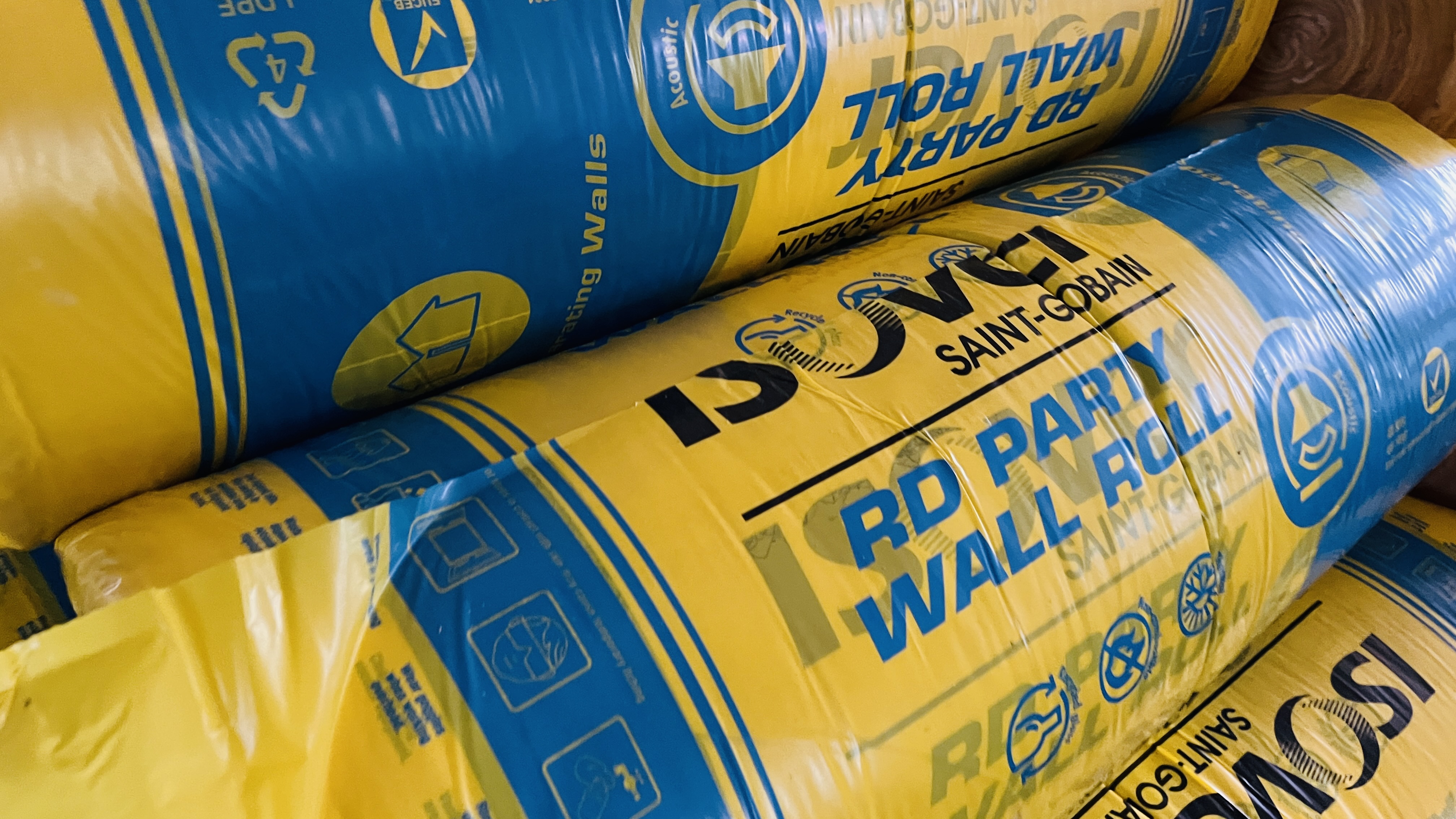 6 X ROLLS ISOVER 100MM RD PARTY WALL INSULATION. - Image 3 of 3