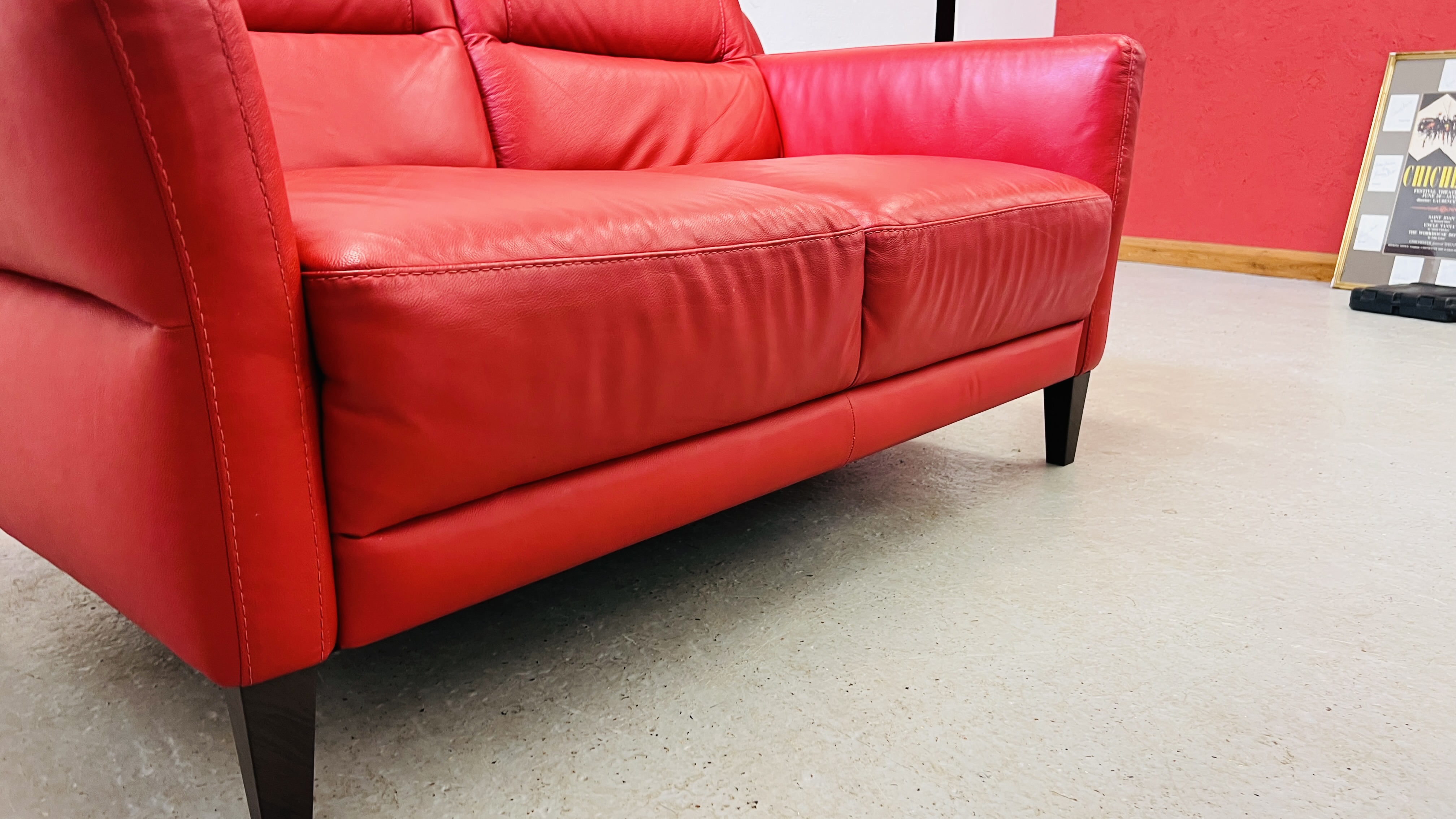 A MODERN DESIGNER RED LEATHER TWO PIECE LOUNGE SUITE COMPRISING 3 SEATER - L 200CM AND 2 SEATER - L - Image 9 of 21
