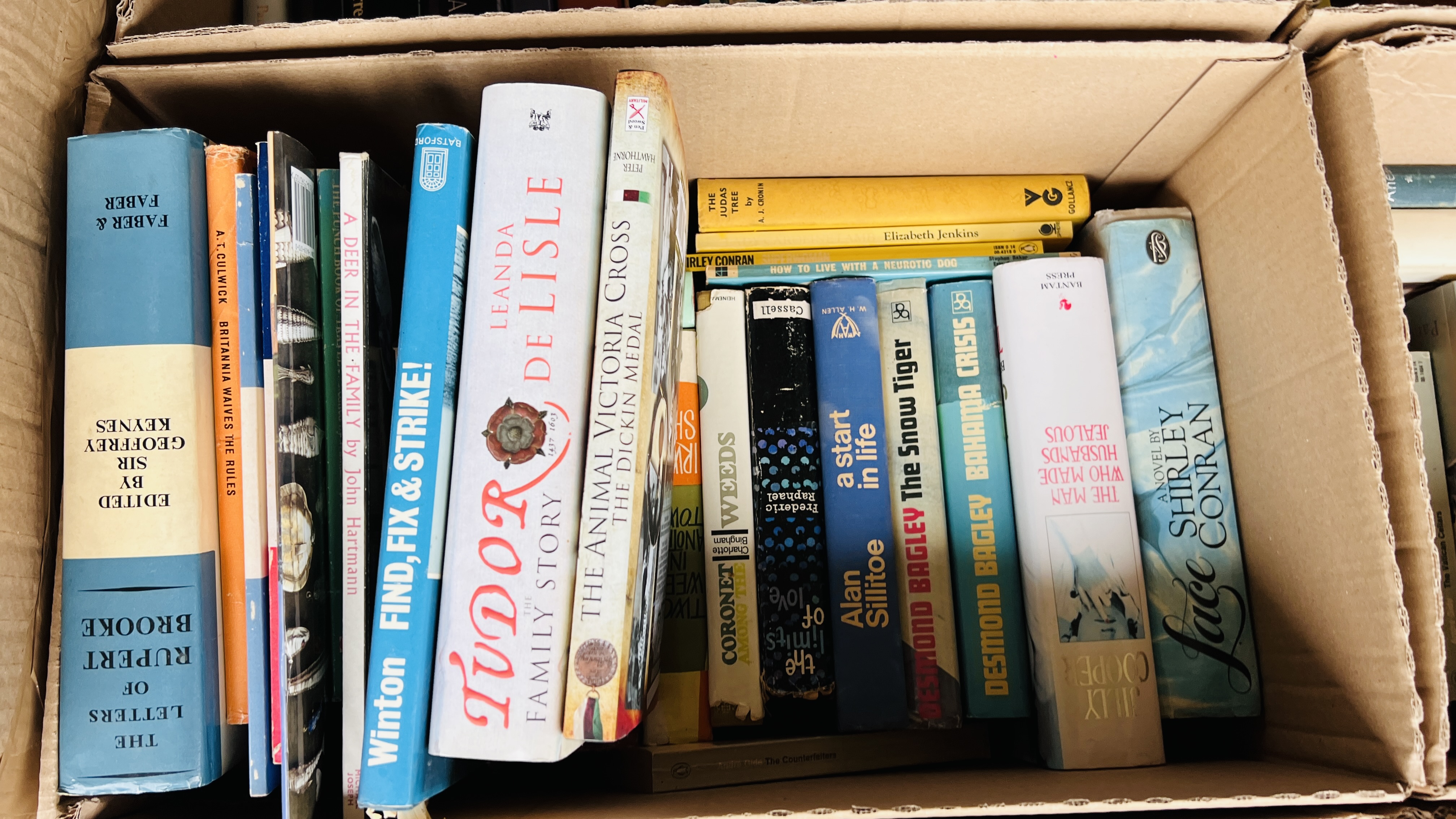 23 BOXES OF ASSORTED BOOKS - AS CLEARED TO INCLUDE NOVELS AND REFERENCE. - Image 10 of 24