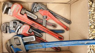 A BOX CONTAINING SEVEN VARIOUS PAIRS OF STILSTONS TO INCLUDE RIDGID, RECORD ETC.