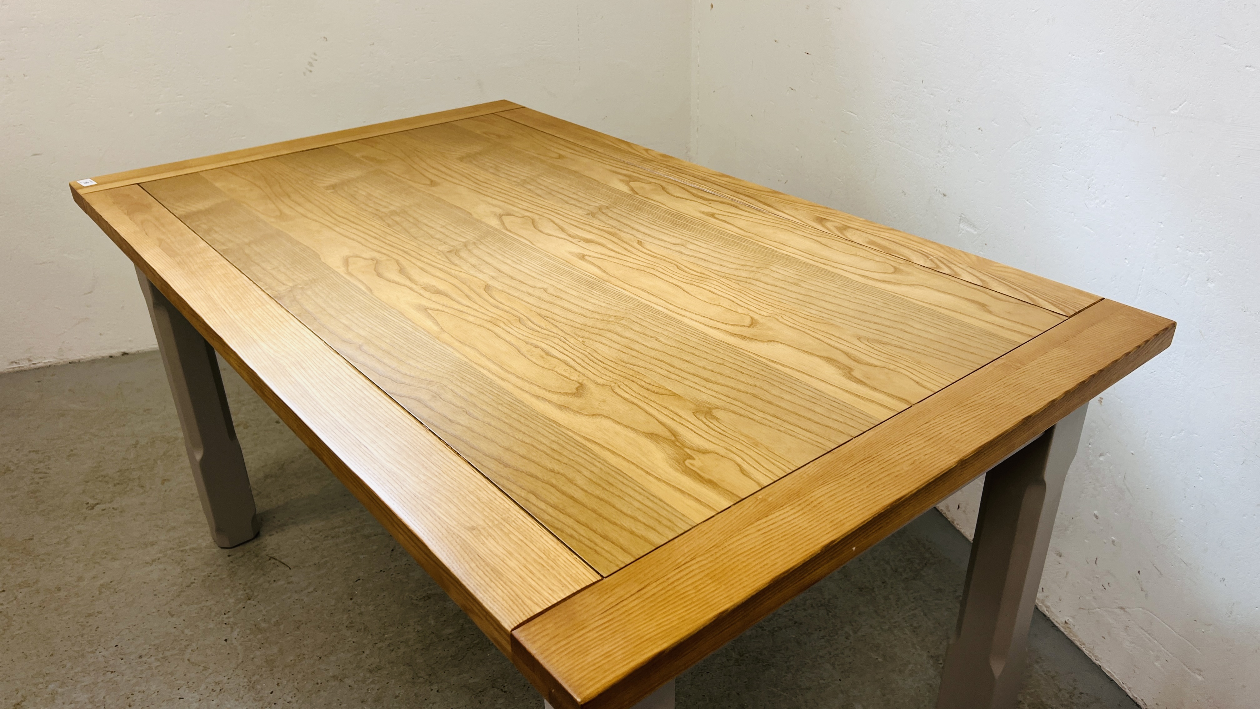 A MODERN DINING TABLE WITH PINE FINISH TOP AND GREY PAINTED FRAME - W 90CM. L 150CM. - Image 2 of 8