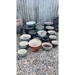 A COLLECTION OF 18 VARIOUS GLAZED GARDEN PLANTERS.