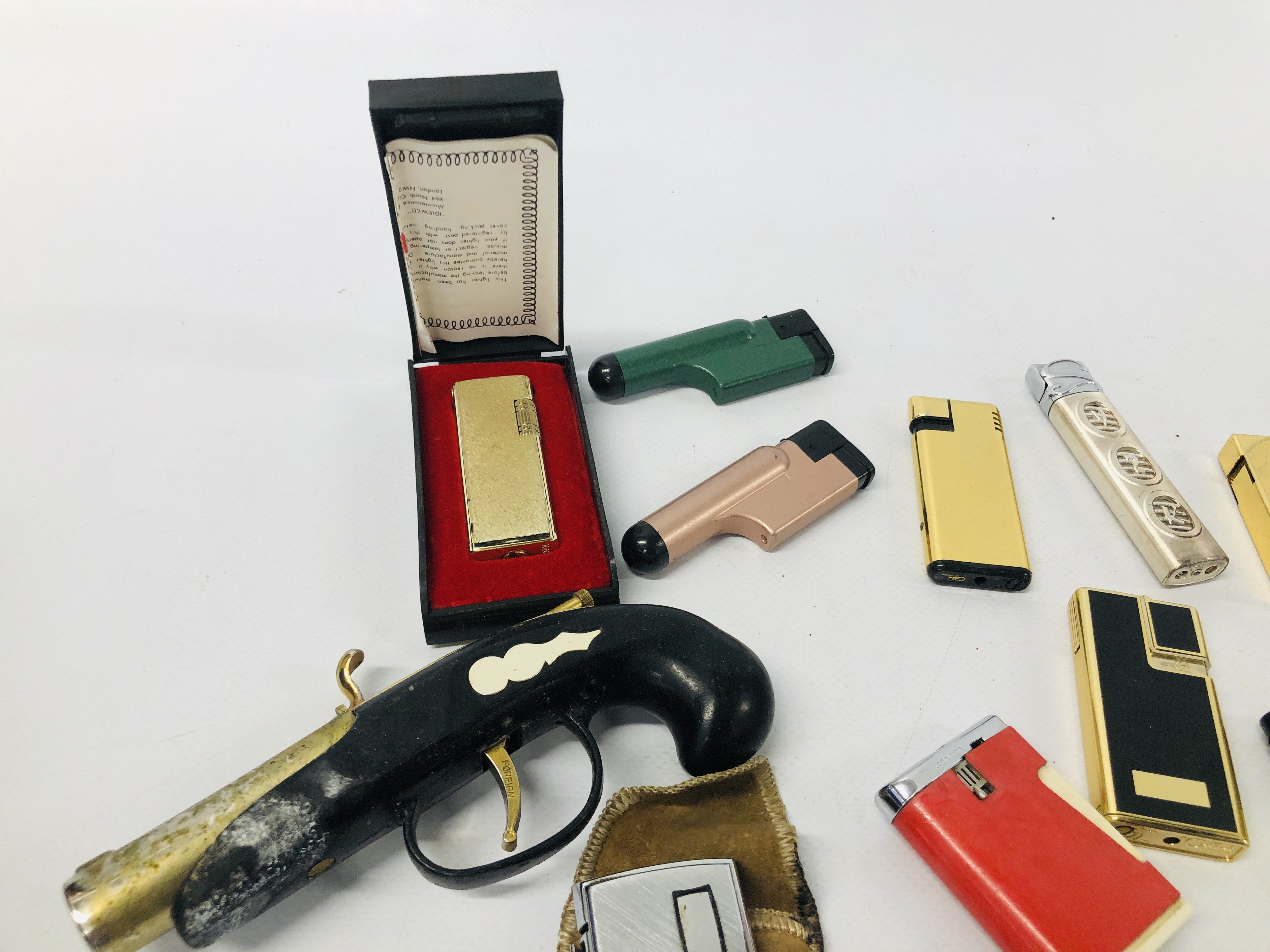 COLLECTION OF ASSORTED LIGHTERS TO INCLUDE COLIBRI, ZIPPO, RONSON, ETC. (APPROX. - Image 4 of 5