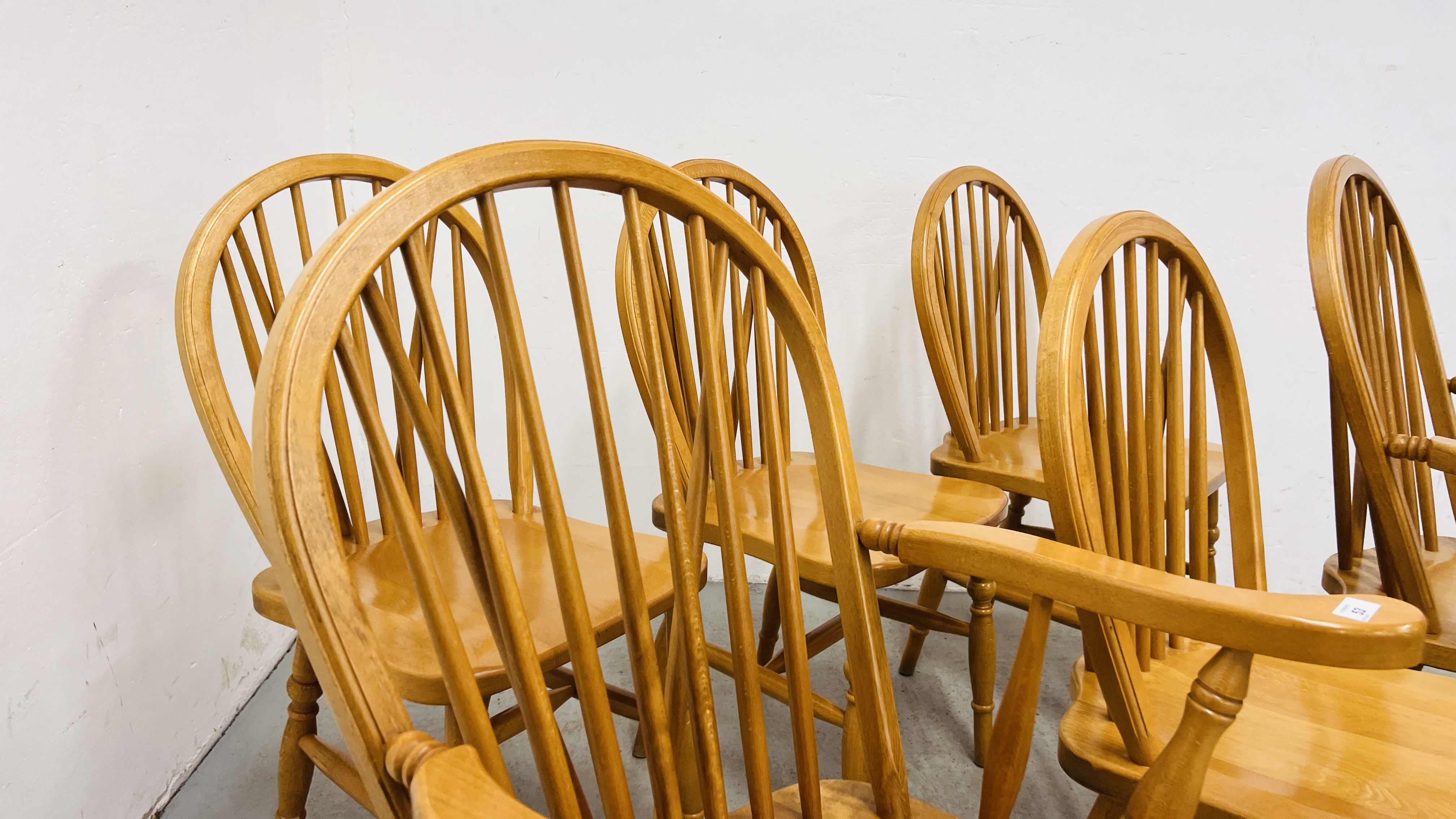 A SET OF SIX SOLID BEECH WOOD KITCHEN CHAIRS (4 X SIDE, - Image 6 of 17