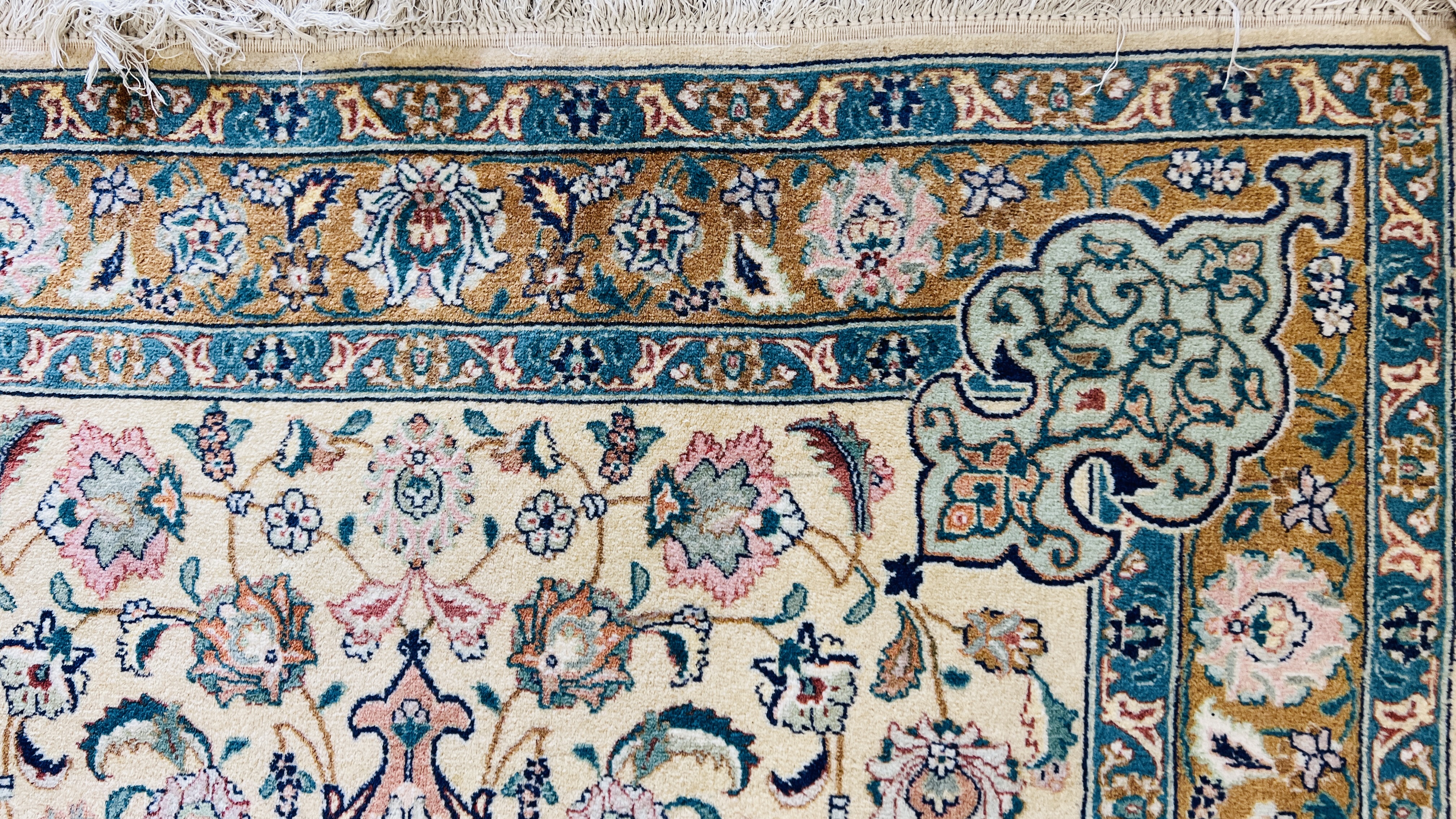 PERSIAN RUG, THE CENTRAL LOBED MOTIF ON AN IVORY GROUND - L 150CM X W 99CM. - Image 5 of 6