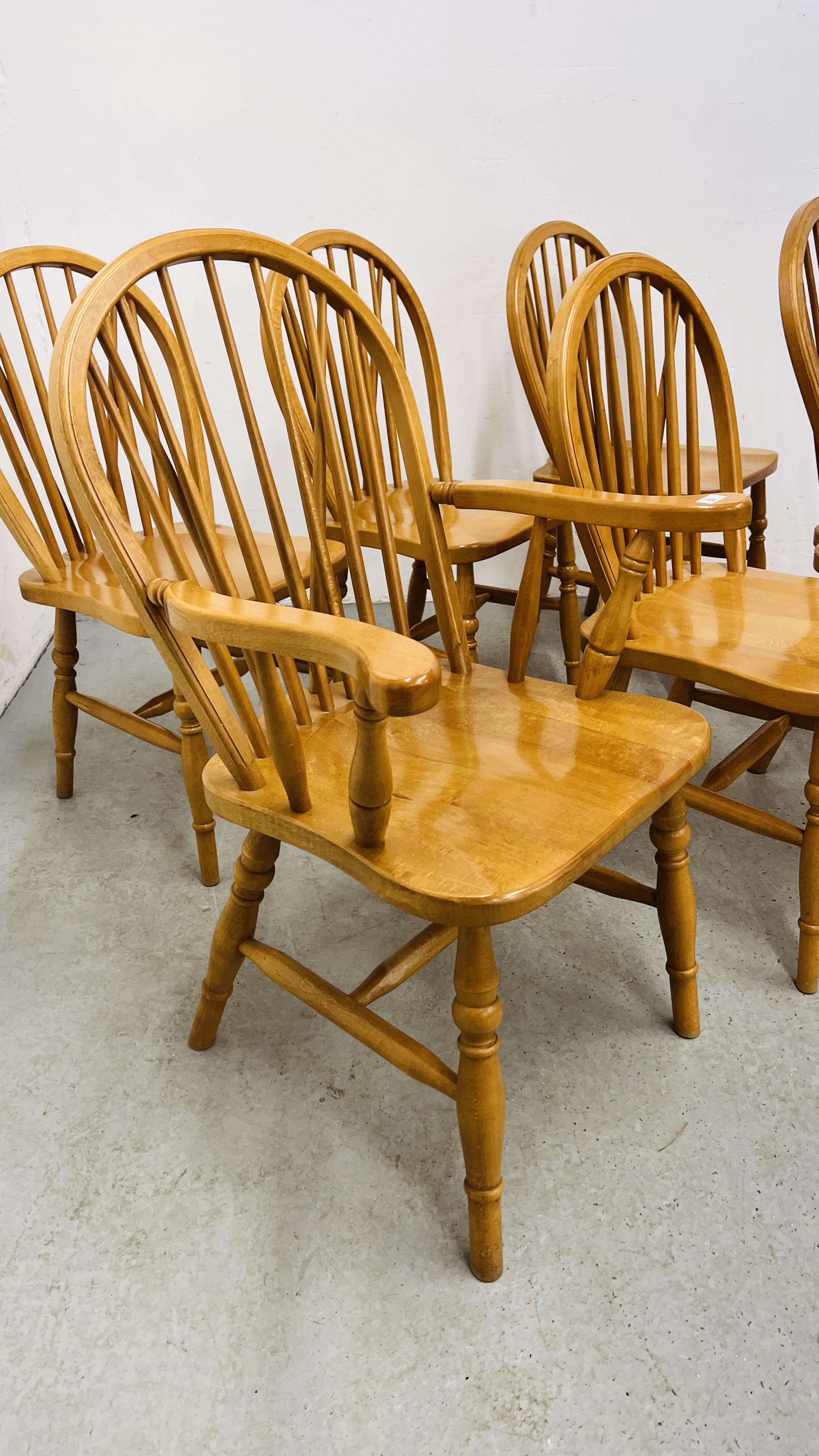 A SET OF SIX SOLID BEECH WOOD KITCHEN CHAIRS (4 X SIDE, - Image 5 of 17