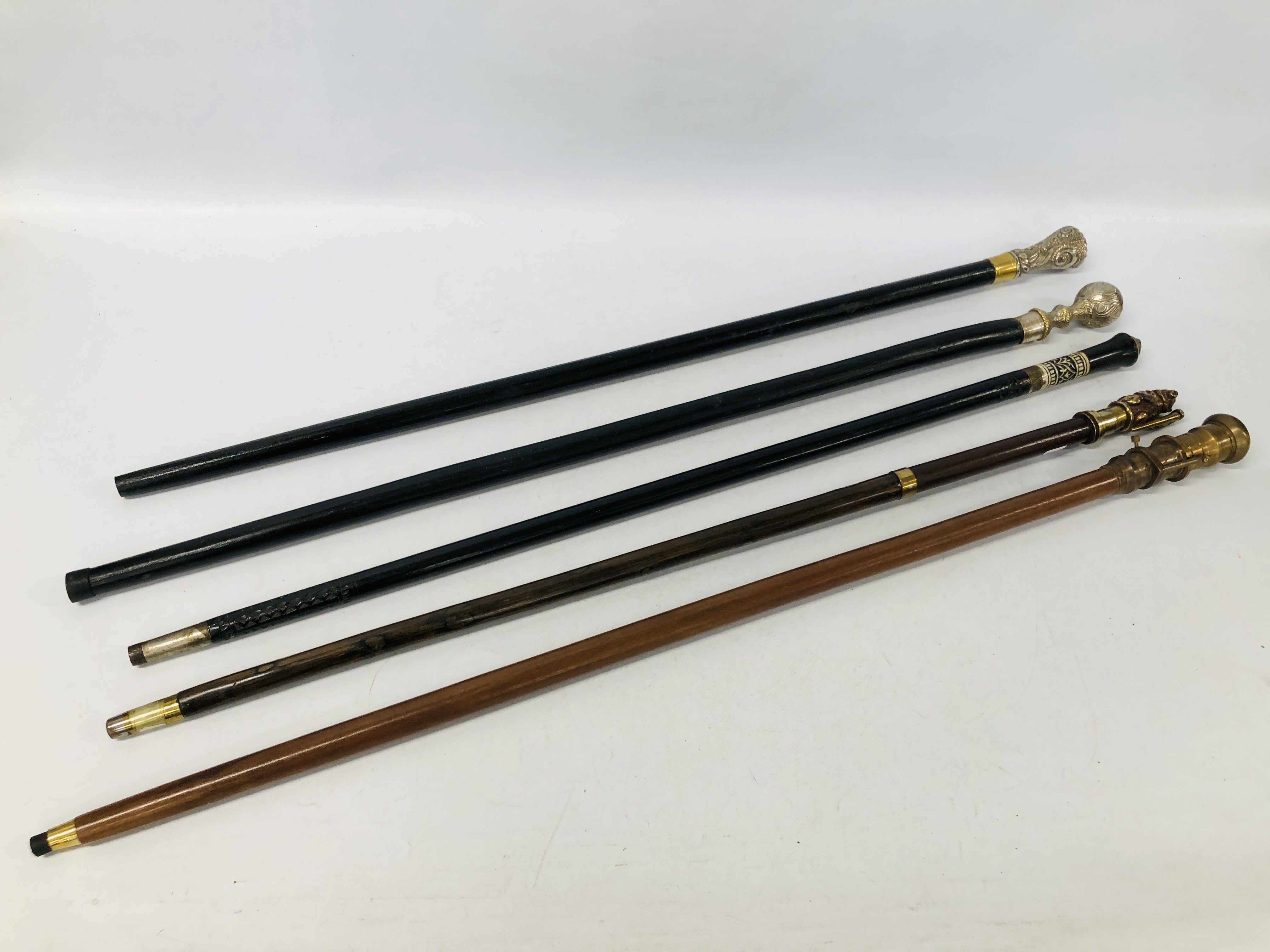 5 X VARIOUS VINTAGE WALKING CANES TO INCLUDE TWO WHITE METAL + VINTAGE BRASS BEAR EXAMPLE