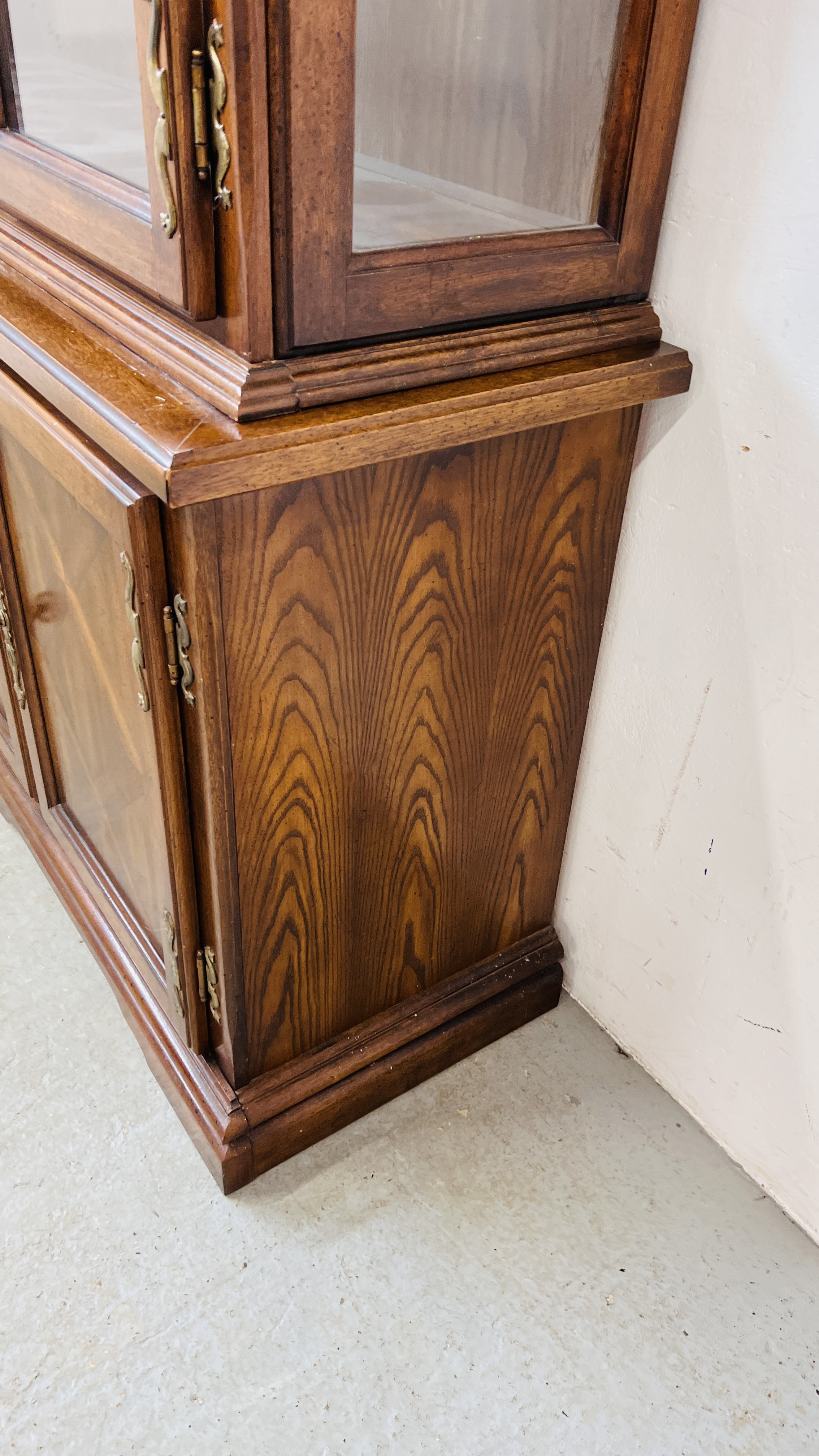 A REPRODUCTION ANTIQUE FINISH DISPLAY CABINET WITH THREE DOOR CABINET BASE W 149CM, D 43CM, H 202CM. - Image 8 of 9