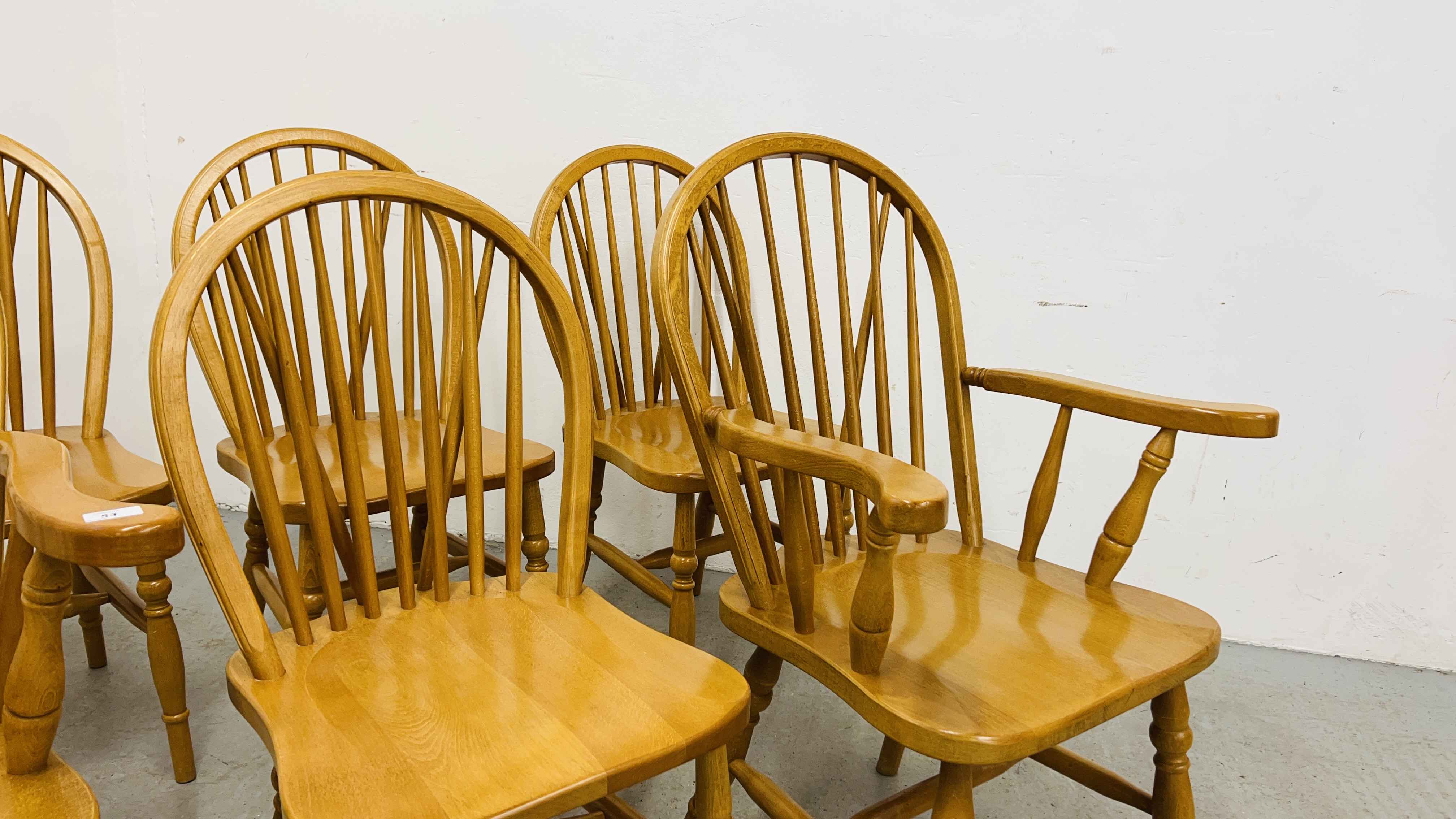 A SET OF SIX SOLID BEECH WOOD KITCHEN CHAIRS (4 X SIDE, - Image 4 of 17