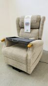 A COTSWOLD ELECTRIC RISE AND RECLINE EASY CHAIR UPHOLSTERED IN HERRINGBONE OATMEAL PLUS LAPTOP