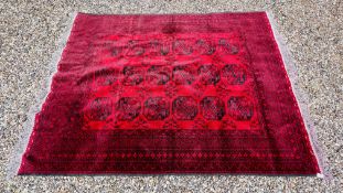 A BELOUCH RUG, THREE ROWS OF GULLS ON A RED FIELD - L 275CM X W 206CM.