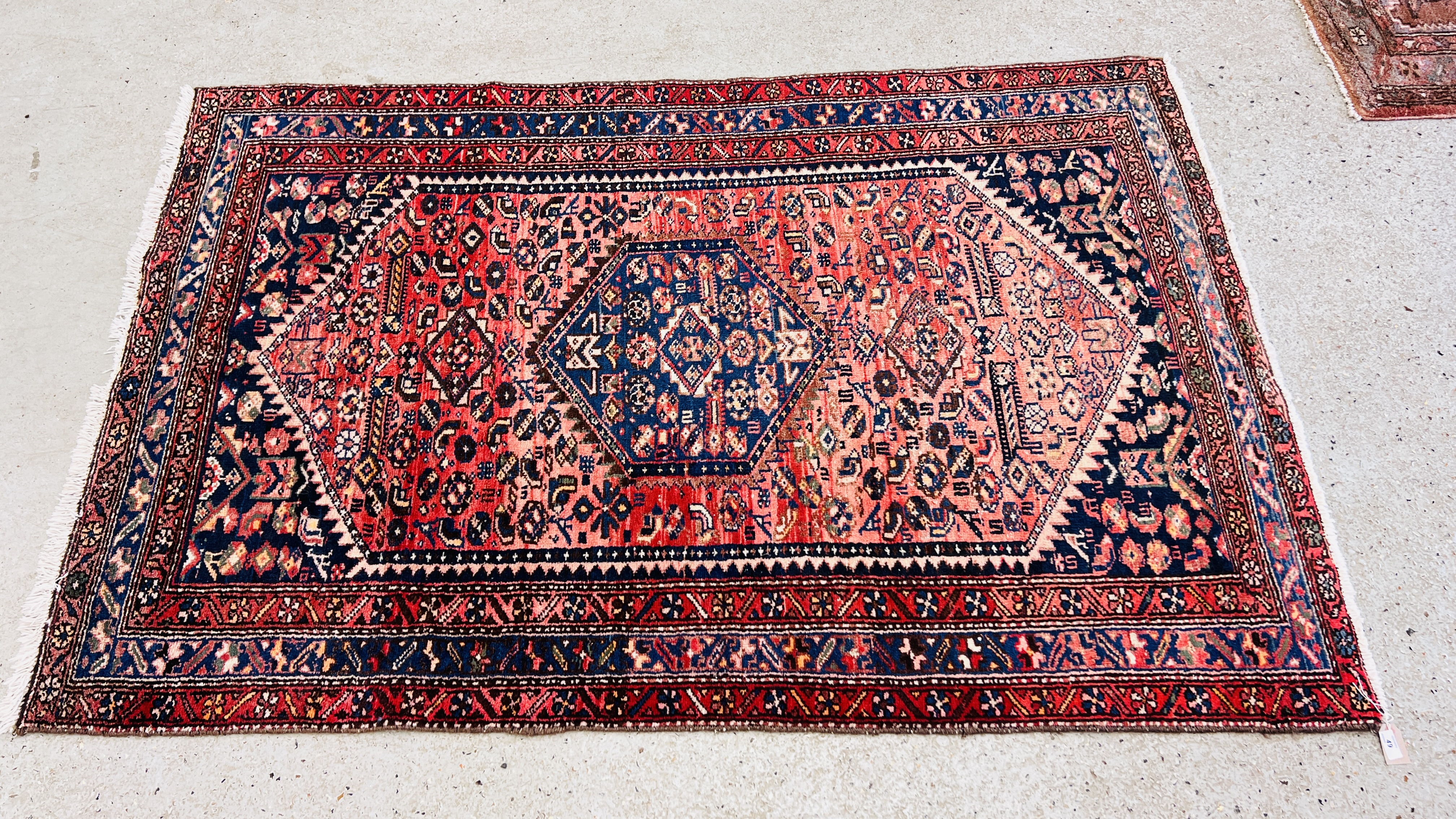 PERSIAN RUG, THE CENTRAL HEXAGON ON A RED FIELD WITH STYLIZED BIRDS L 195CM X W 128CM.