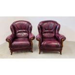 A PAIR OF GOOD QUALITY MODERN OXBLOOD LEATHER UPHOLSTERED EASY CHAIRS.