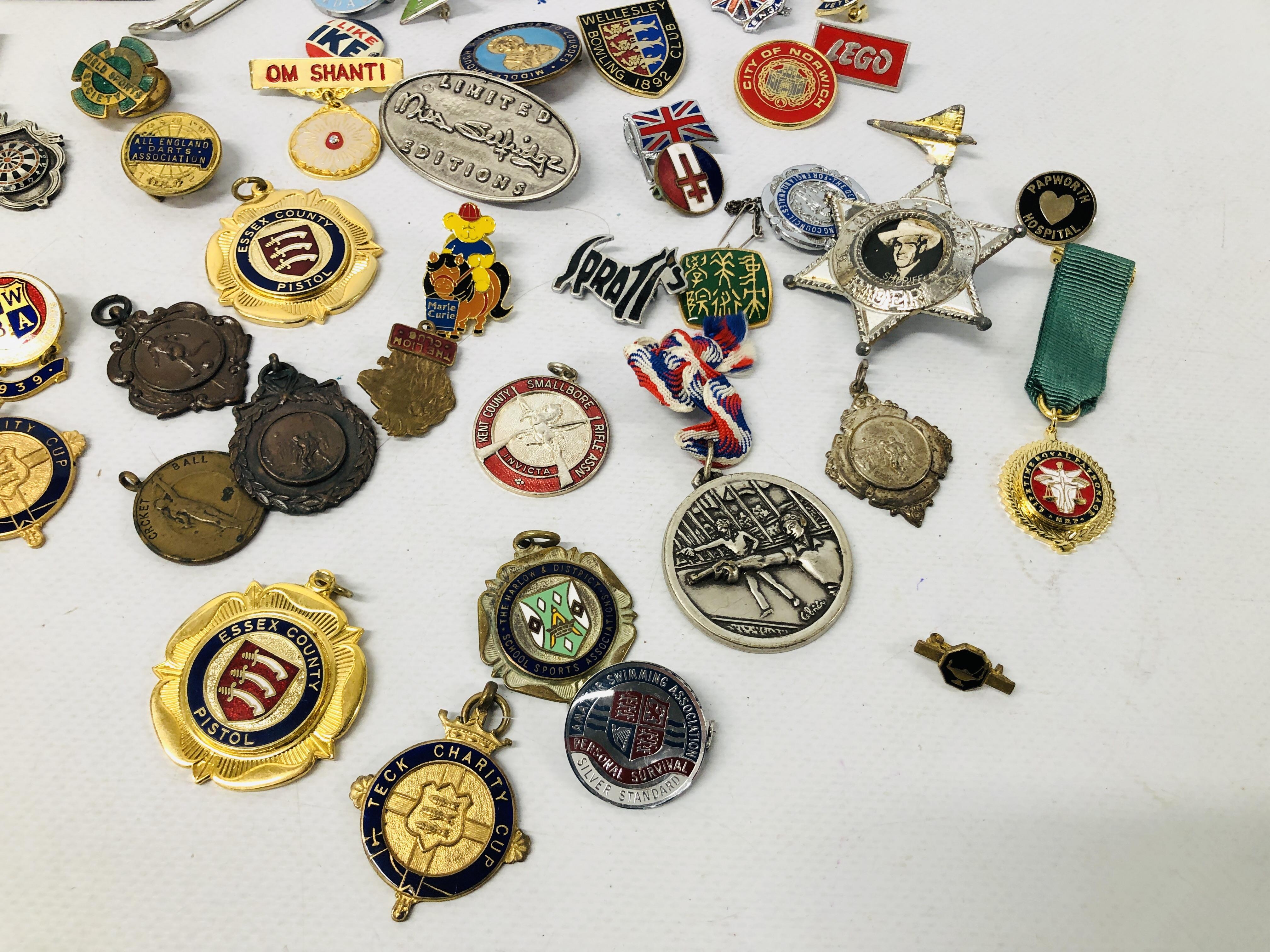 COLLECTION OF BADGES TO INCLUDE ENAMELLED SPORTING AND SILVER, ETC. - Image 5 of 5