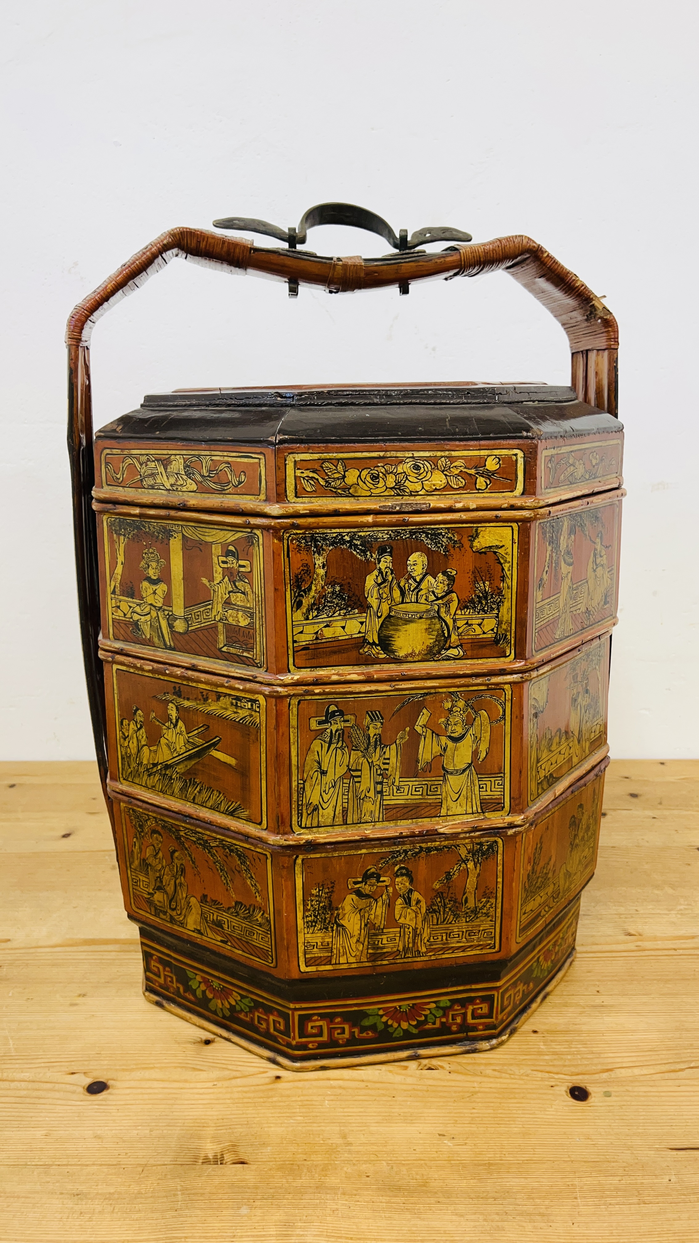 A HIGHLY DECORATIVE GILT DECORATED AND LACQUERED CHINESE WEDDING BASKET - HEIGHT 62CM. - Image 3 of 12