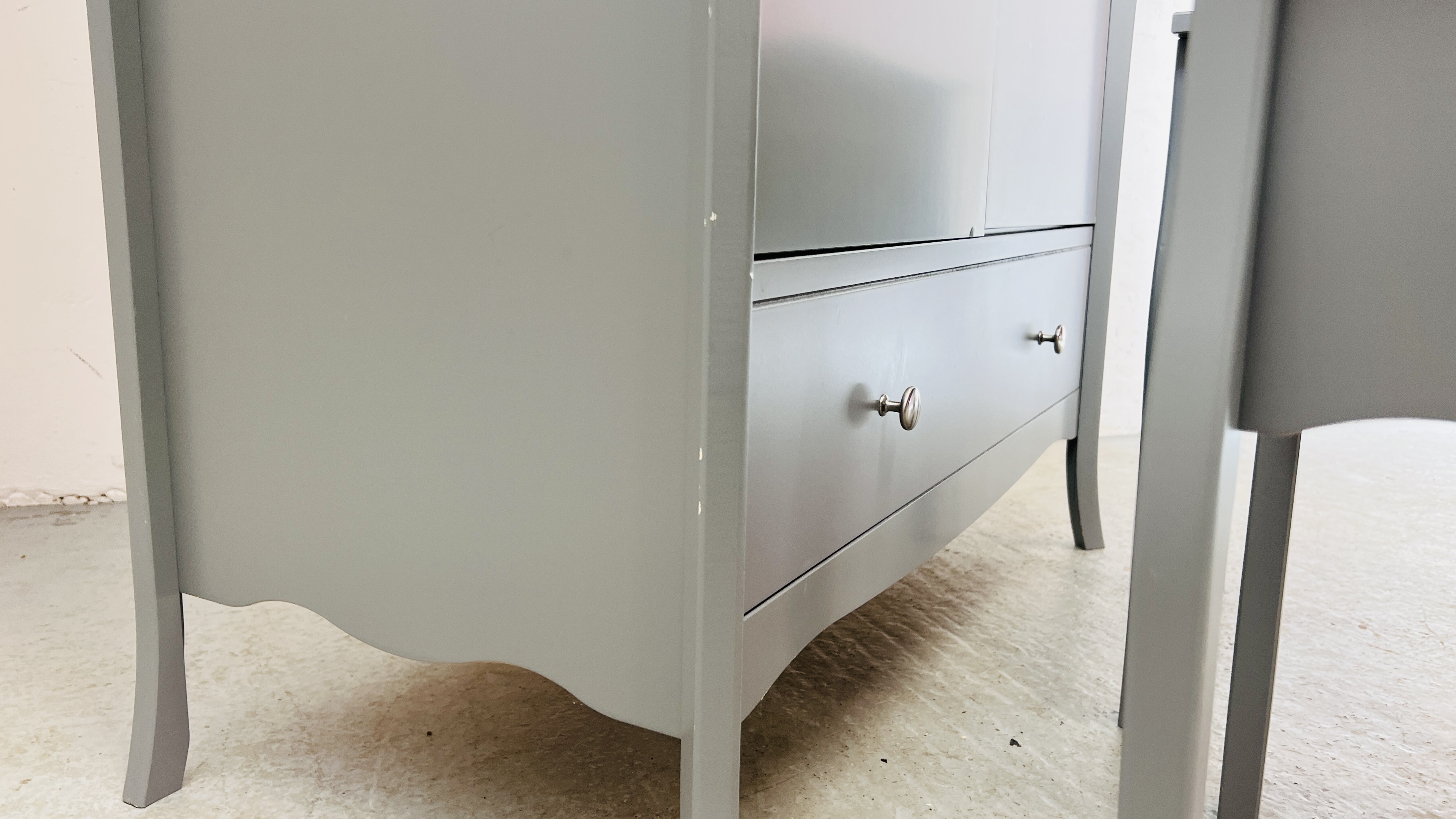 A MODERN GREY FINISH DOUBLE WARDROBE WITH DRAWER TO BASE WIDTH 100CM. DEPTH 50CM. HEIGHT 192CM. - Image 7 of 12