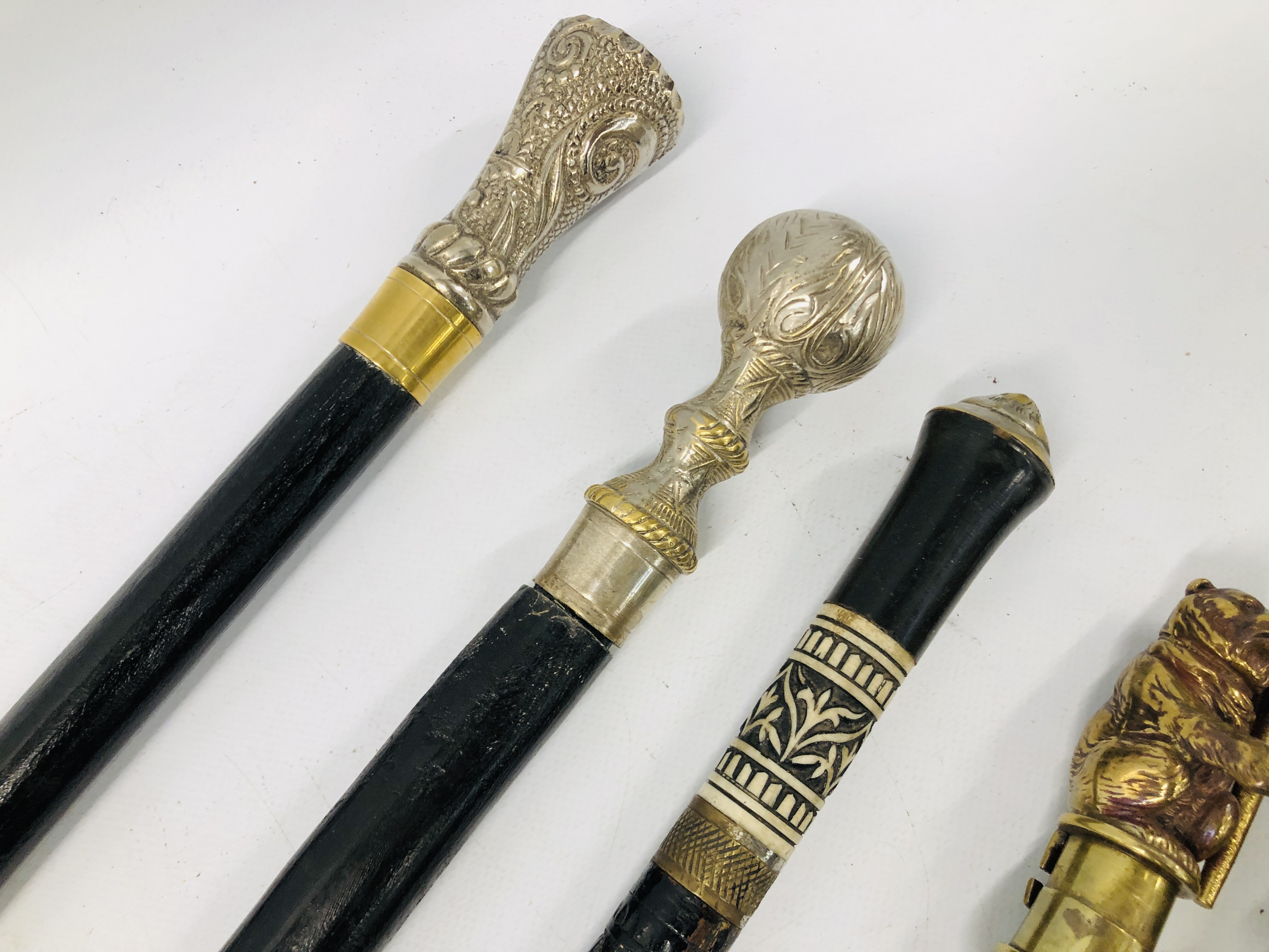 5 X VARIOUS VINTAGE WALKING CANES TO INCLUDE TWO WHITE METAL + VINTAGE BRASS BEAR EXAMPLE - Image 3 of 7