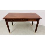 A REPRODUCTION HARDWOOD THREE DRAWER WRITING TABLE STANDING ON REEDED LEG - W 126CM. D 65CM. H 75CM.