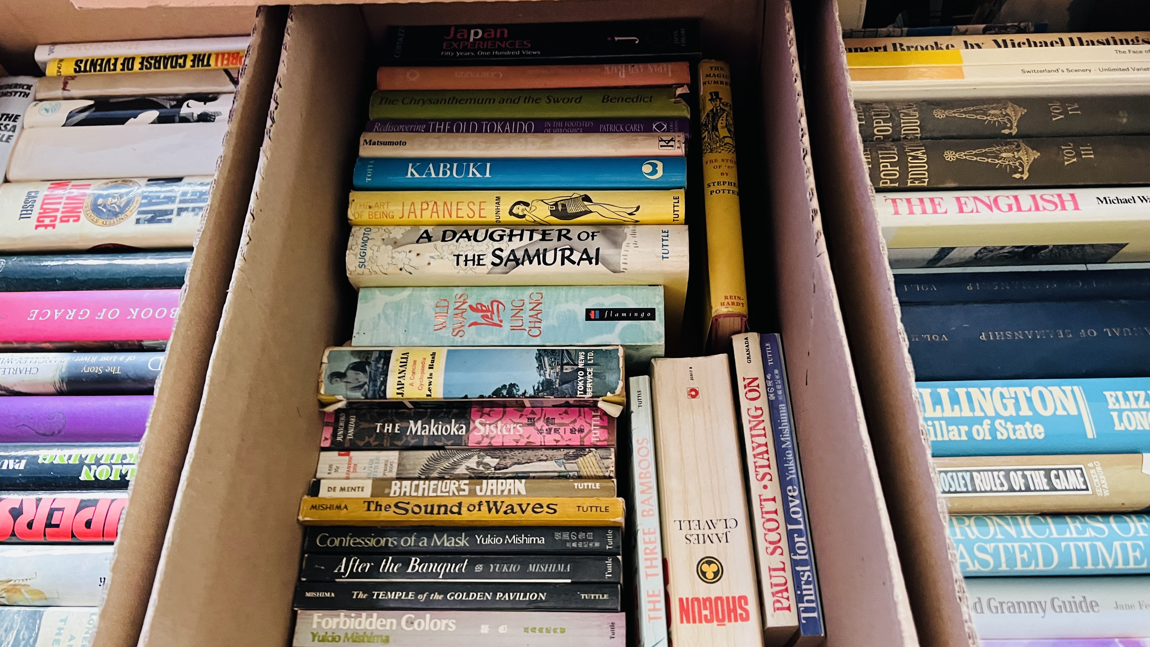 20 BOXES OF ASSORTED BOOKS - AS CLEARED TO INCLUDE NOVELS, REFERENCE, JAPANESE AND ORIENTAL BOOKS. - Image 13 of 21