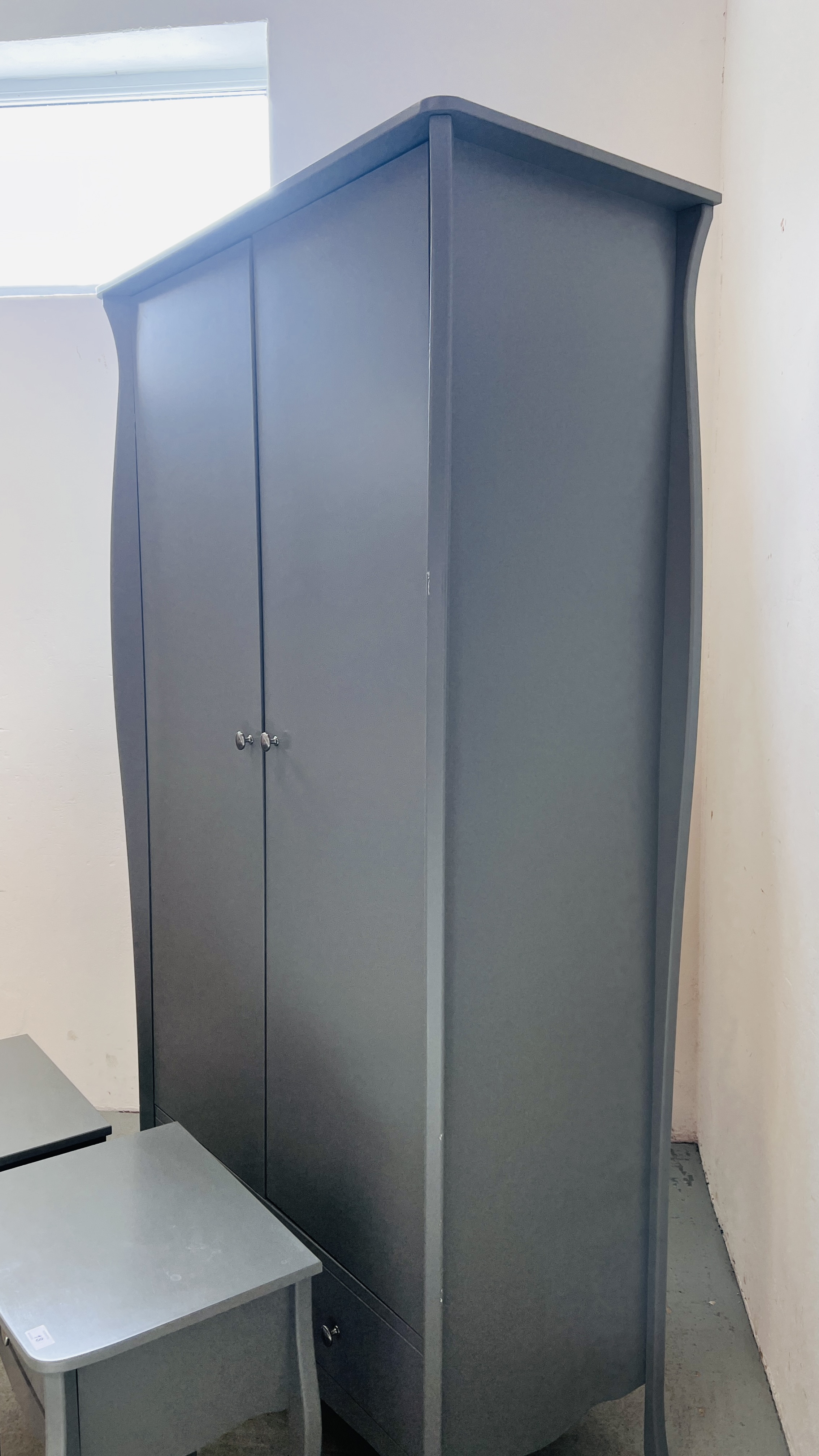 A MODERN GREY FINISH DOUBLE WARDROBE WITH DRAWER TO BASE WIDTH 100CM. DEPTH 50CM. HEIGHT 192CM. - Image 10 of 12