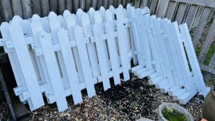 9 X SECTIONS OF UPVC FREESTANDING PICKET FENCING HEIGHT 82CM APPROX OVERALL LENGTH 1275M.