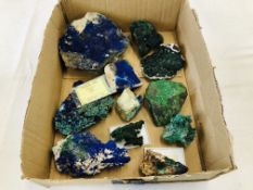 A COLLECTION OF APPROX 11 CRYSTAL AND MINERAL ROCK EXAMPLES TO INCLUDE AZURITE AND MALACHITE ETC.
