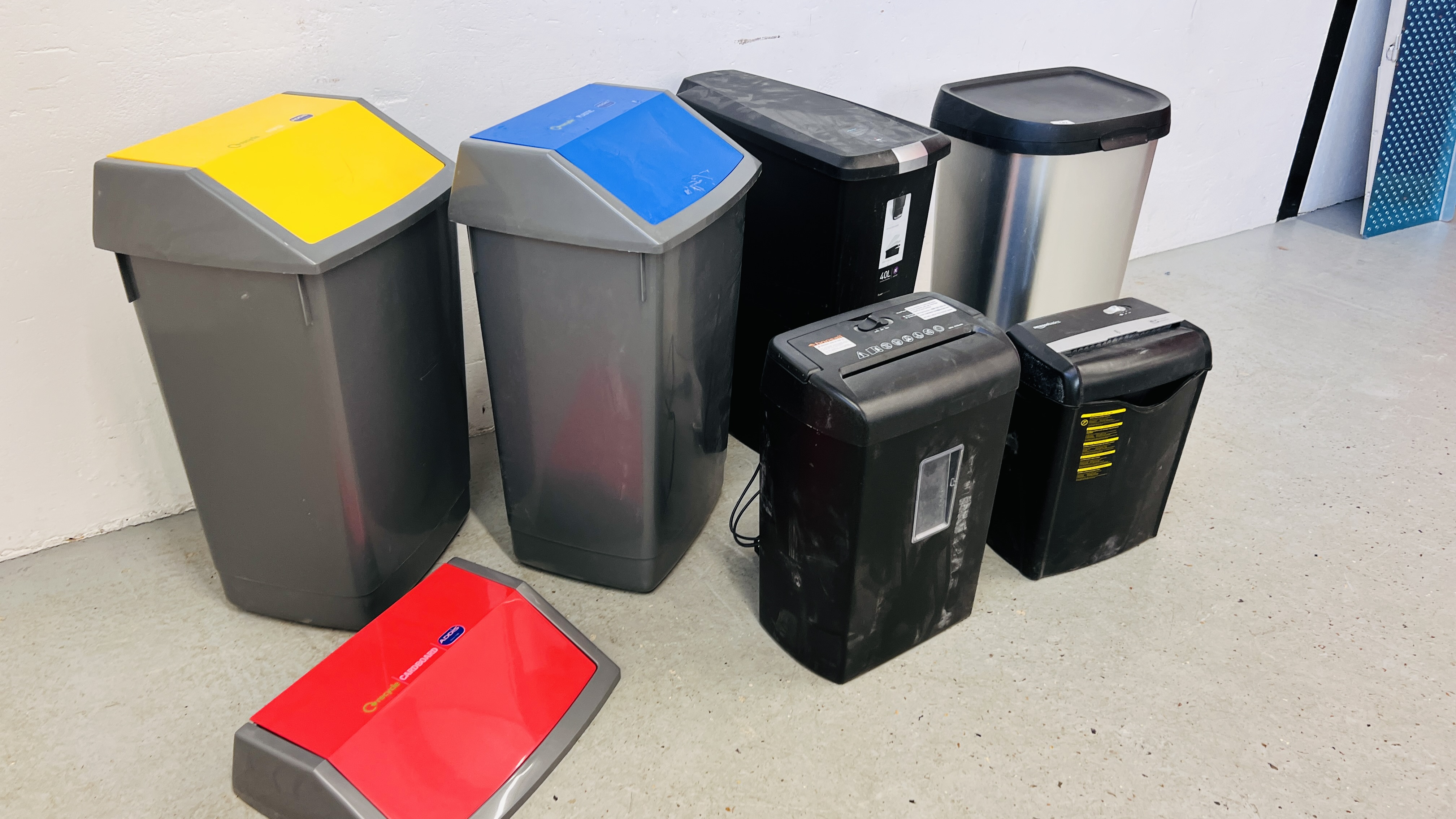 FOUR VARIOUS WASTE BINS AND TWO OFFICE PAPER SHREDDERS - SOLD AS SEEN. - Image 8 of 8