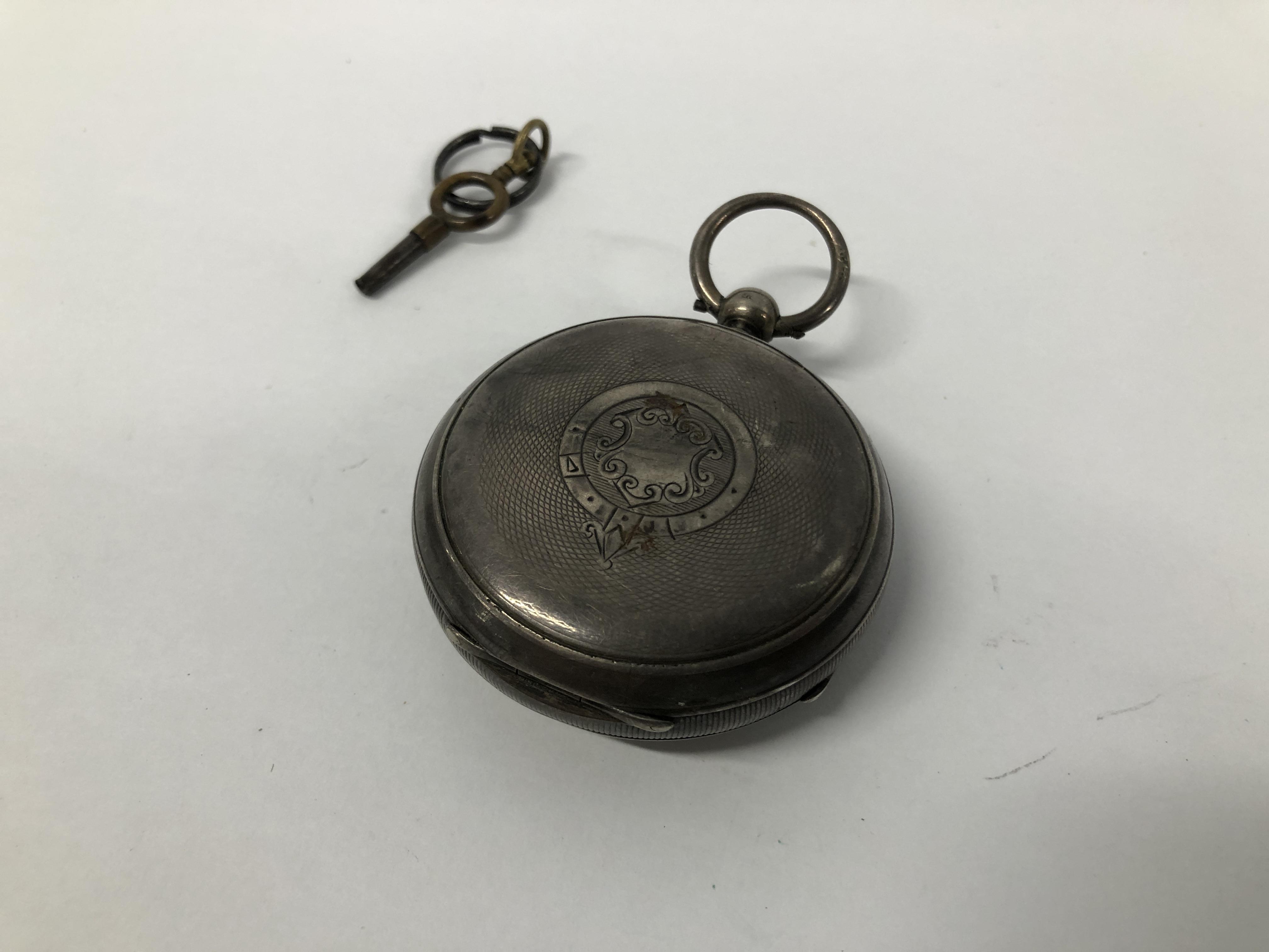 A VINTAGE SILVER CASED POCKET WATCH WITH ENAMELLED DIAL - Image 4 of 5