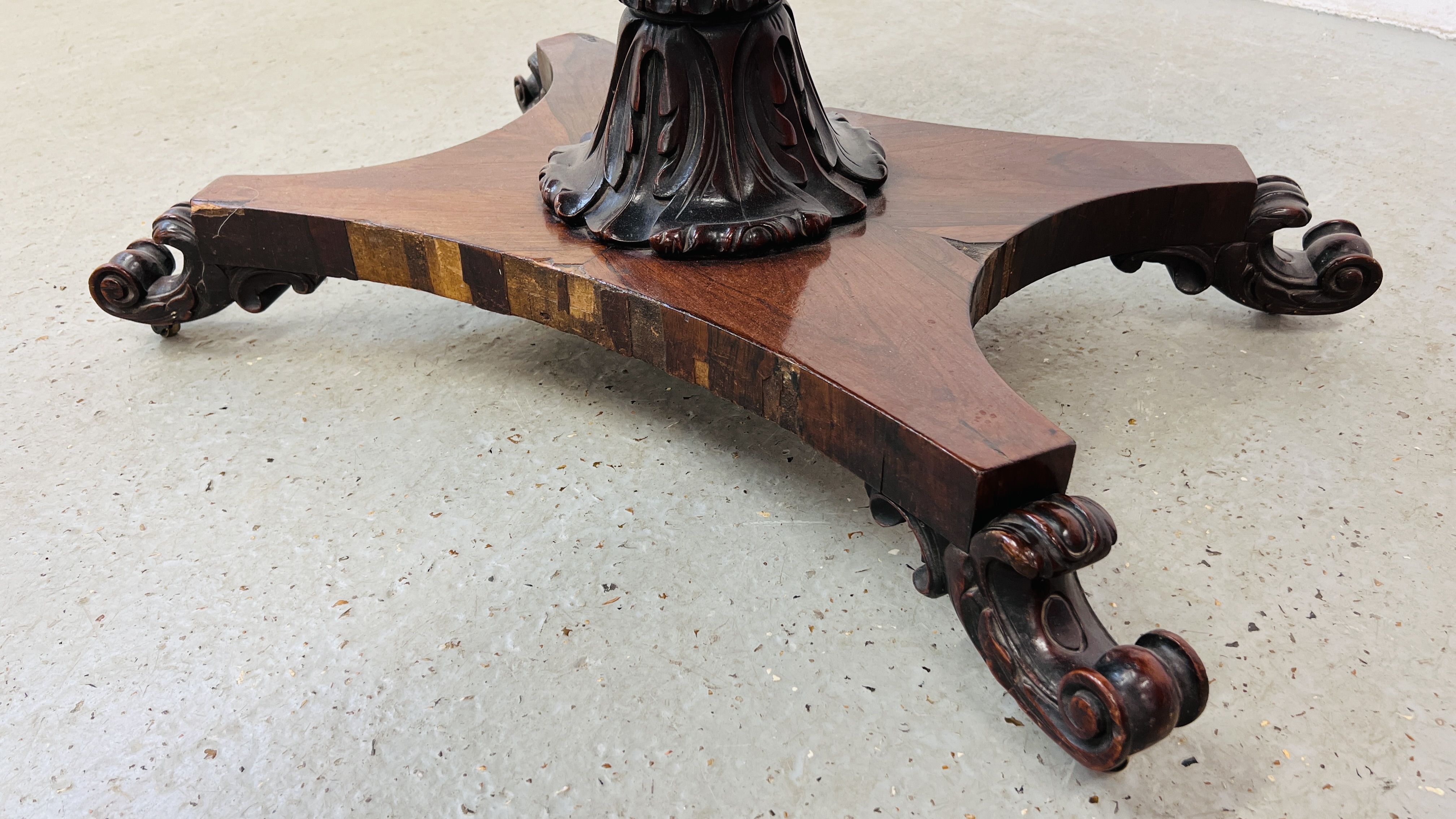 ANTIQUE ROSEWOOD FINISH FOLDING CARD TABLE WITH SCROLLED FEET AND CARVED DETAILING ON SINGLE - Image 6 of 16