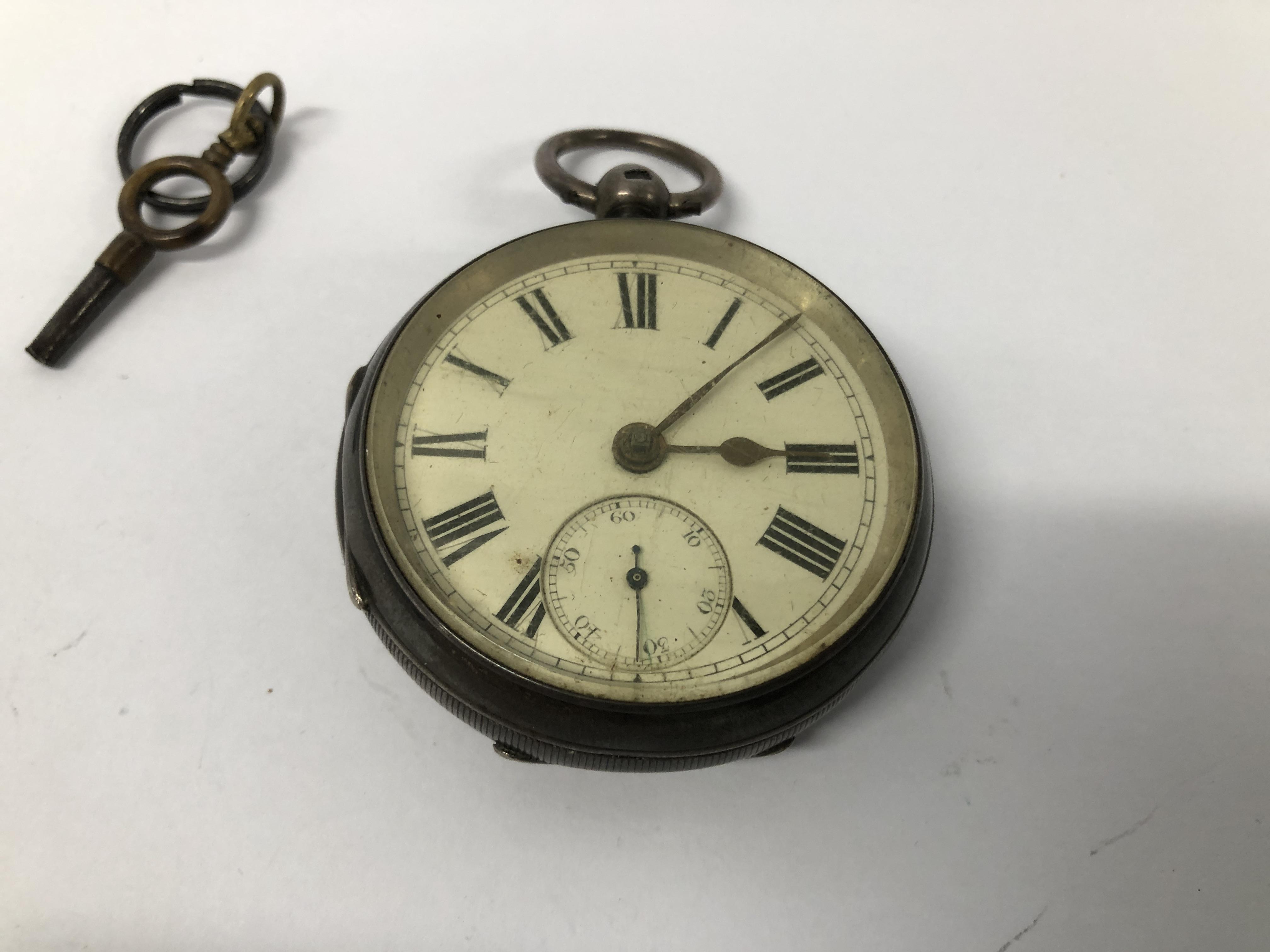 A VINTAGE SILVER CASED POCKET WATCH WITH ENAMELLED DIAL - Image 2 of 5