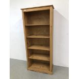 A MEXICAN PINE FULL HEIGHT BOOKSHELF W 81CM, D 40CM, H 184CM.