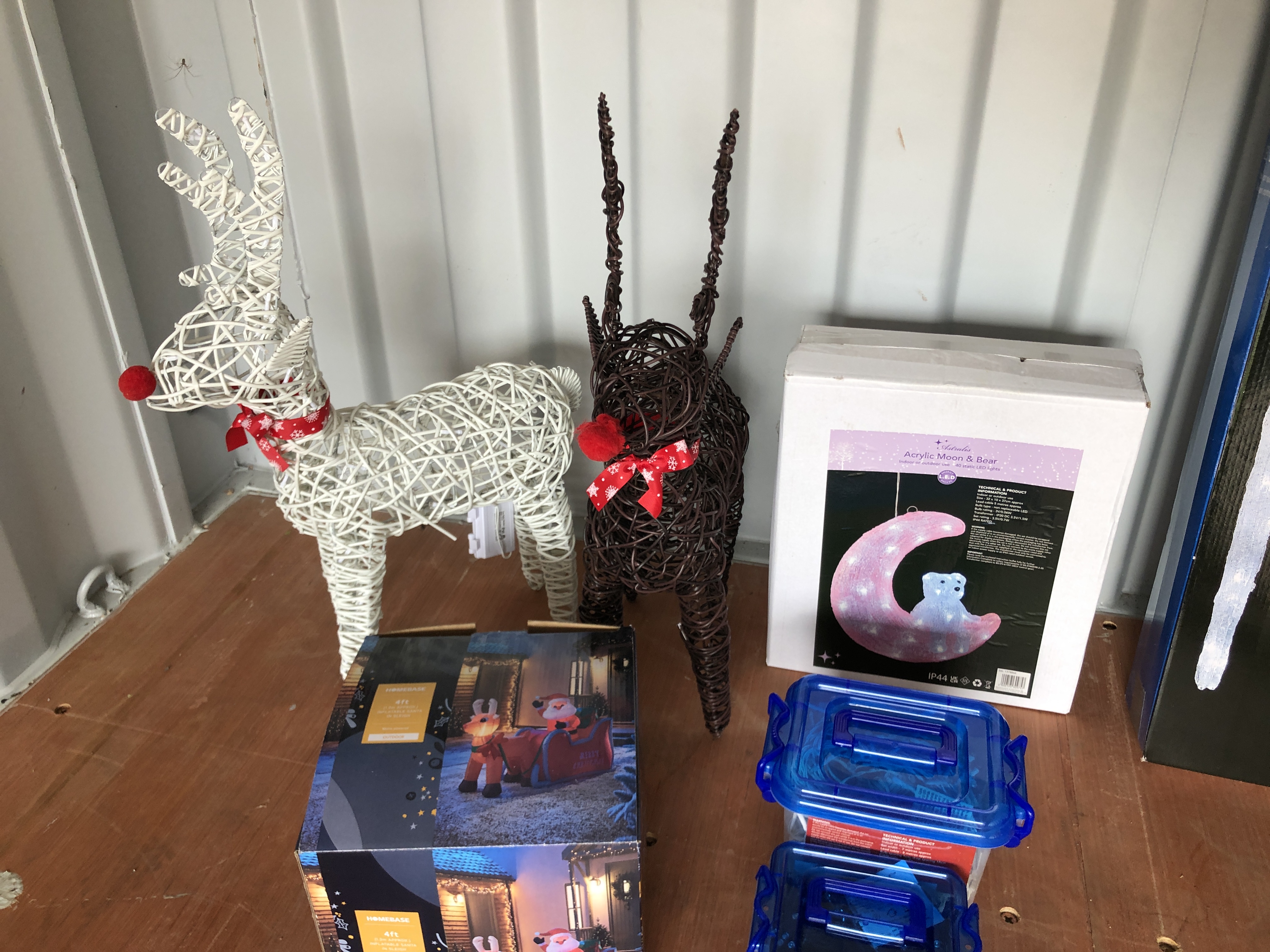 COLLECTION OF CHRISTMAS DECORATIONS AND LIGHTS TO INCLUDE BOXED ACRYLIC HEDGEHOGS, GIANT ICICLE, - Image 2 of 4