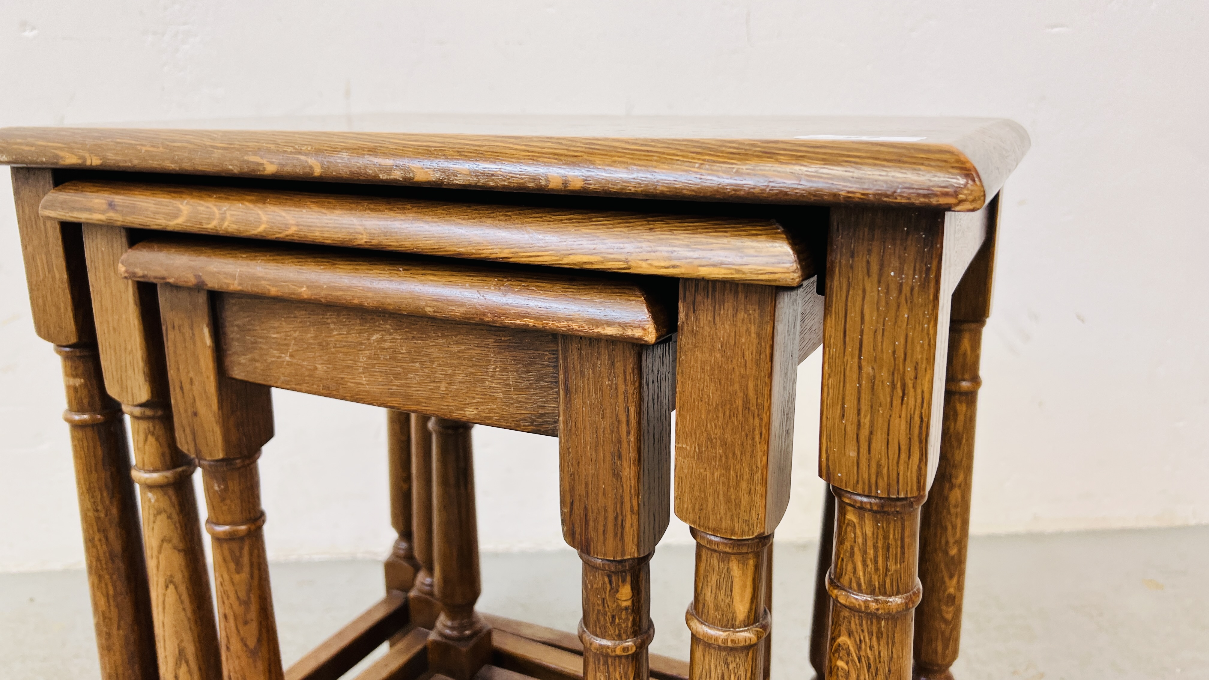 A SET OF GOOD QUALITY SOLID OAK NEST OF THREE TABLES. - Image 3 of 6