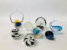 8 PIECES OF ART GLASS INCLUDING PAPERWEIGHTS, BOWL ETC.